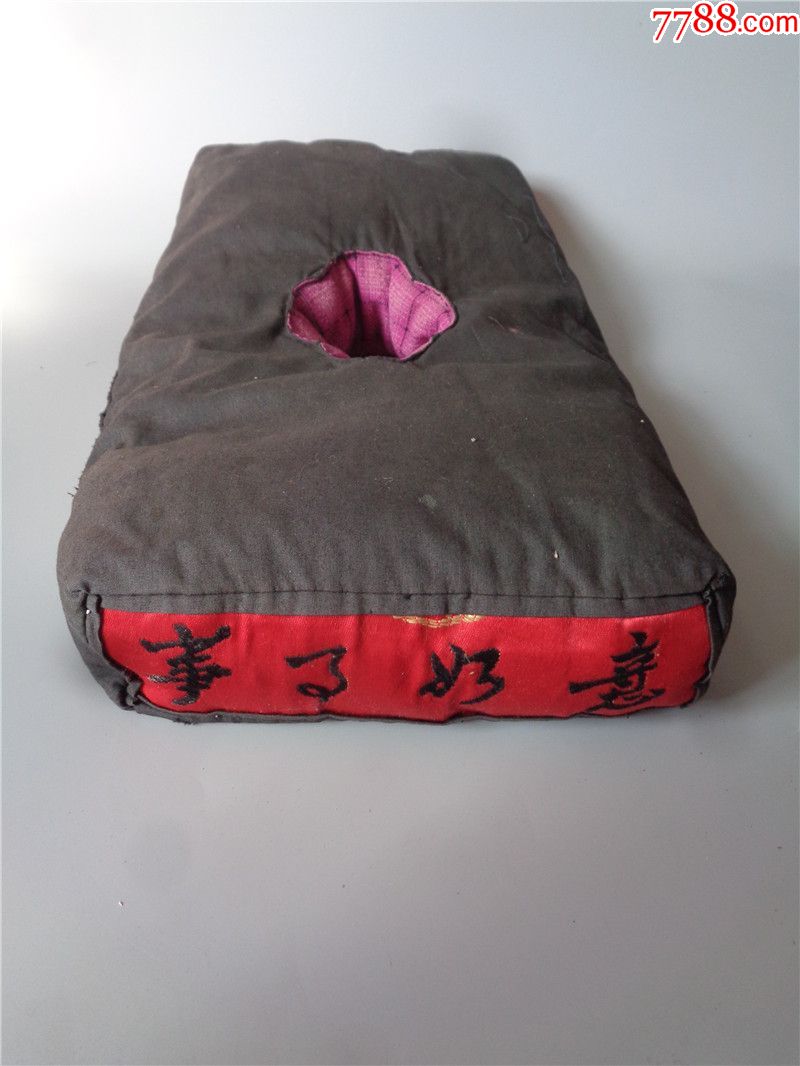 民国时期刺绣福乐金钱事事如意字的枕头