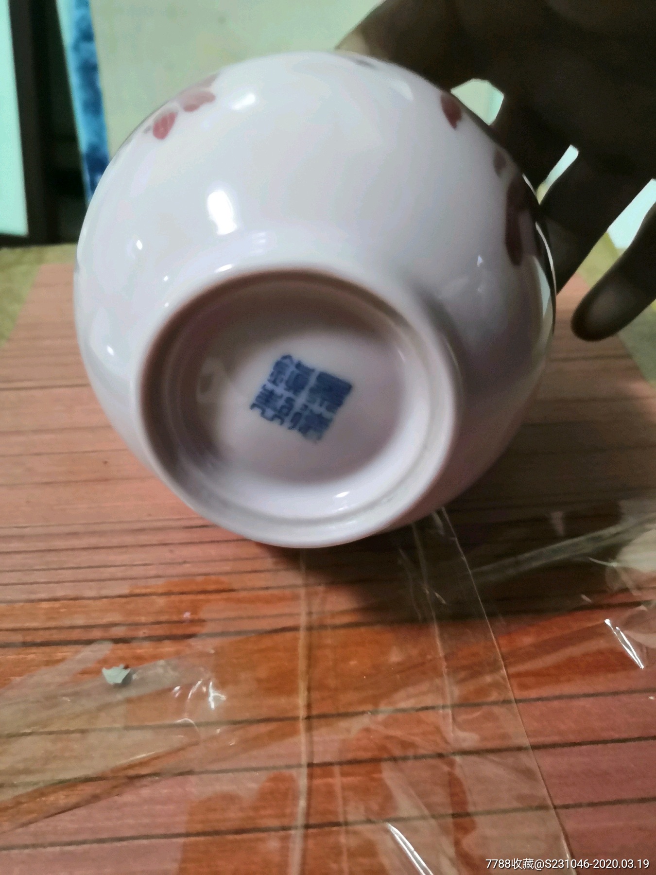 早期红旗瓷厂稀土桃红釉手绘金鱼纹葫芦瓶