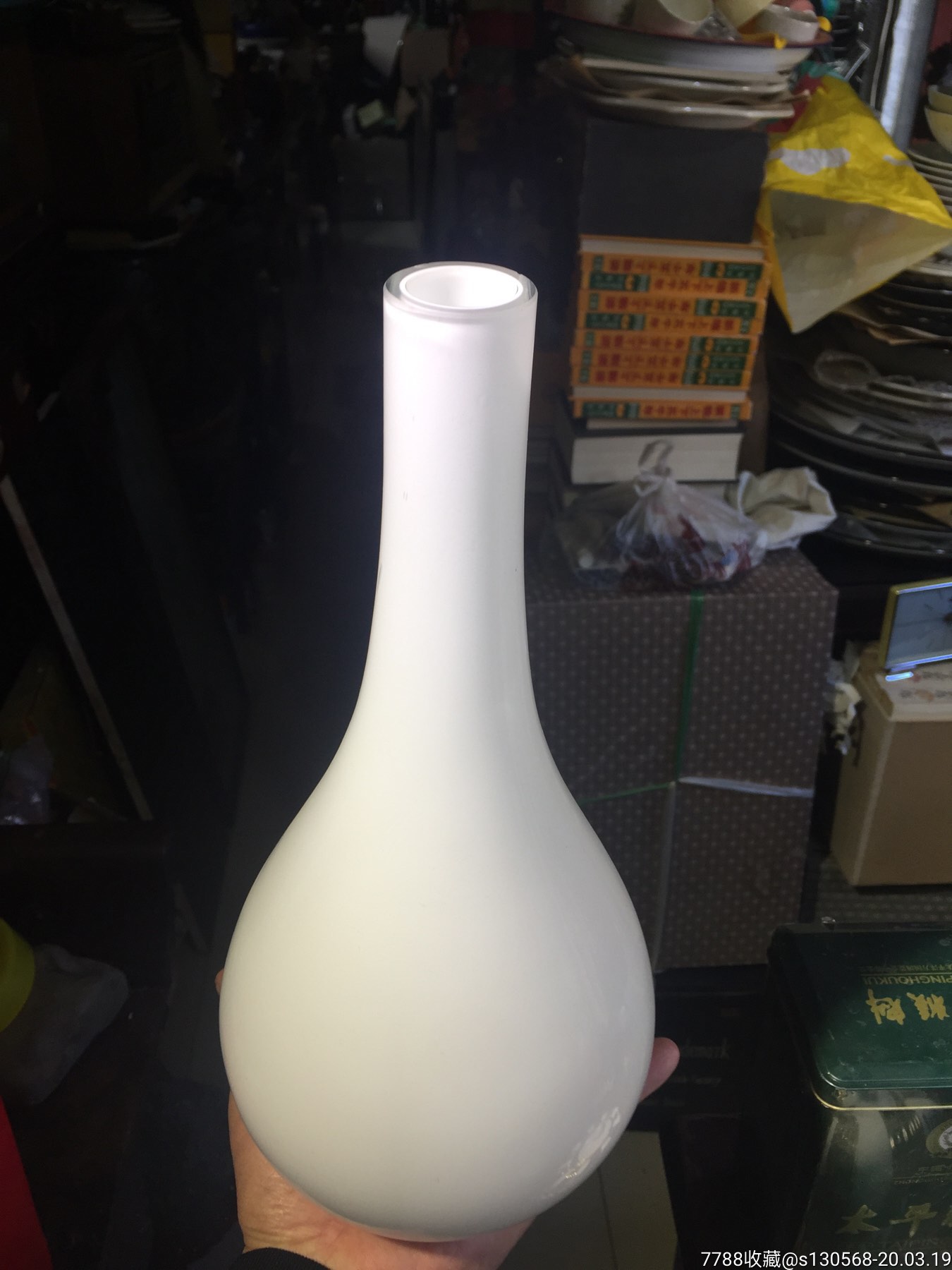 六七十年代博山琉璃仿白玉长颈花瓶
