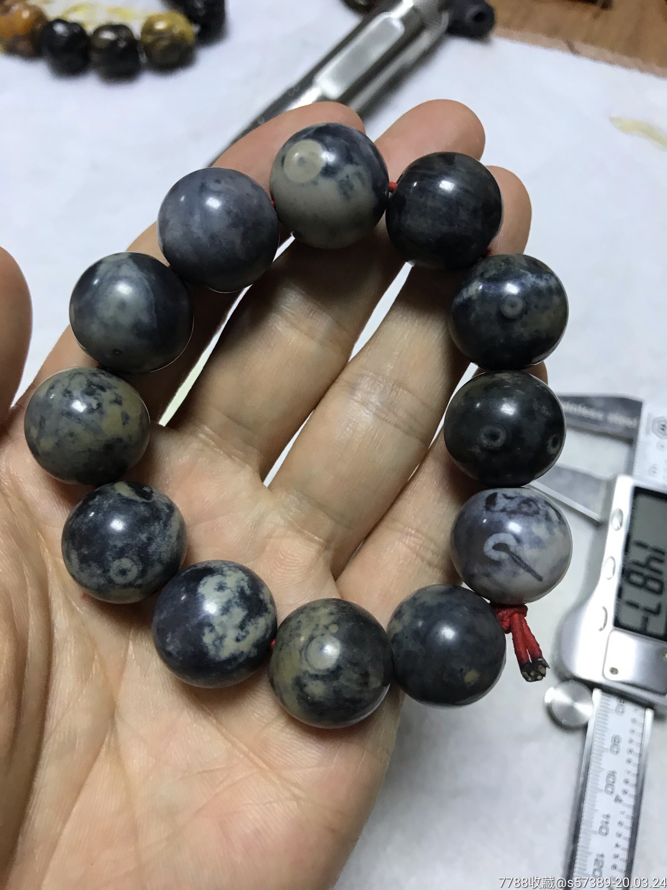 老藏区蓝沁唐球玛瑙手串