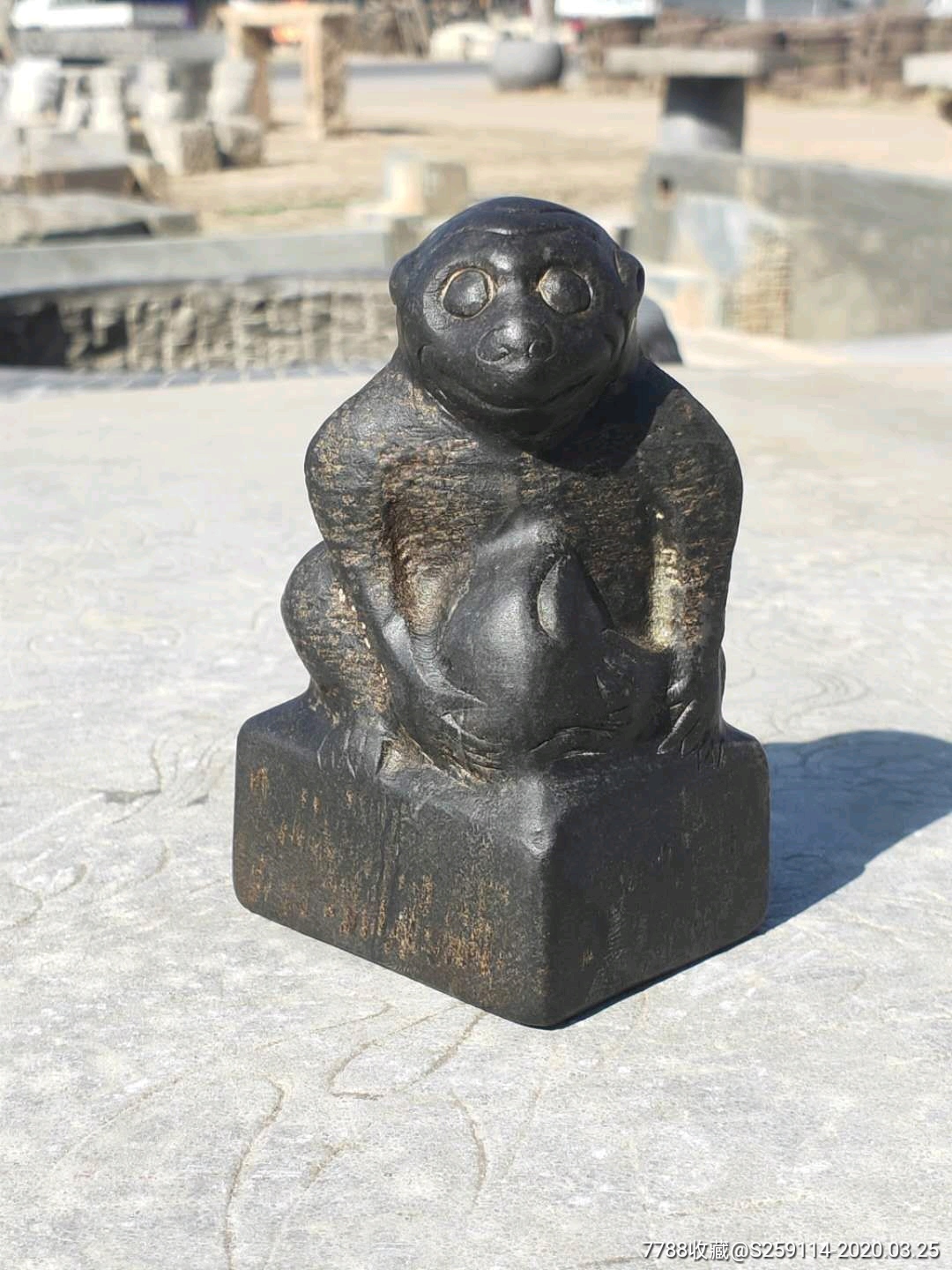 青石石猴包浆一流尺寸高9厘米手把件