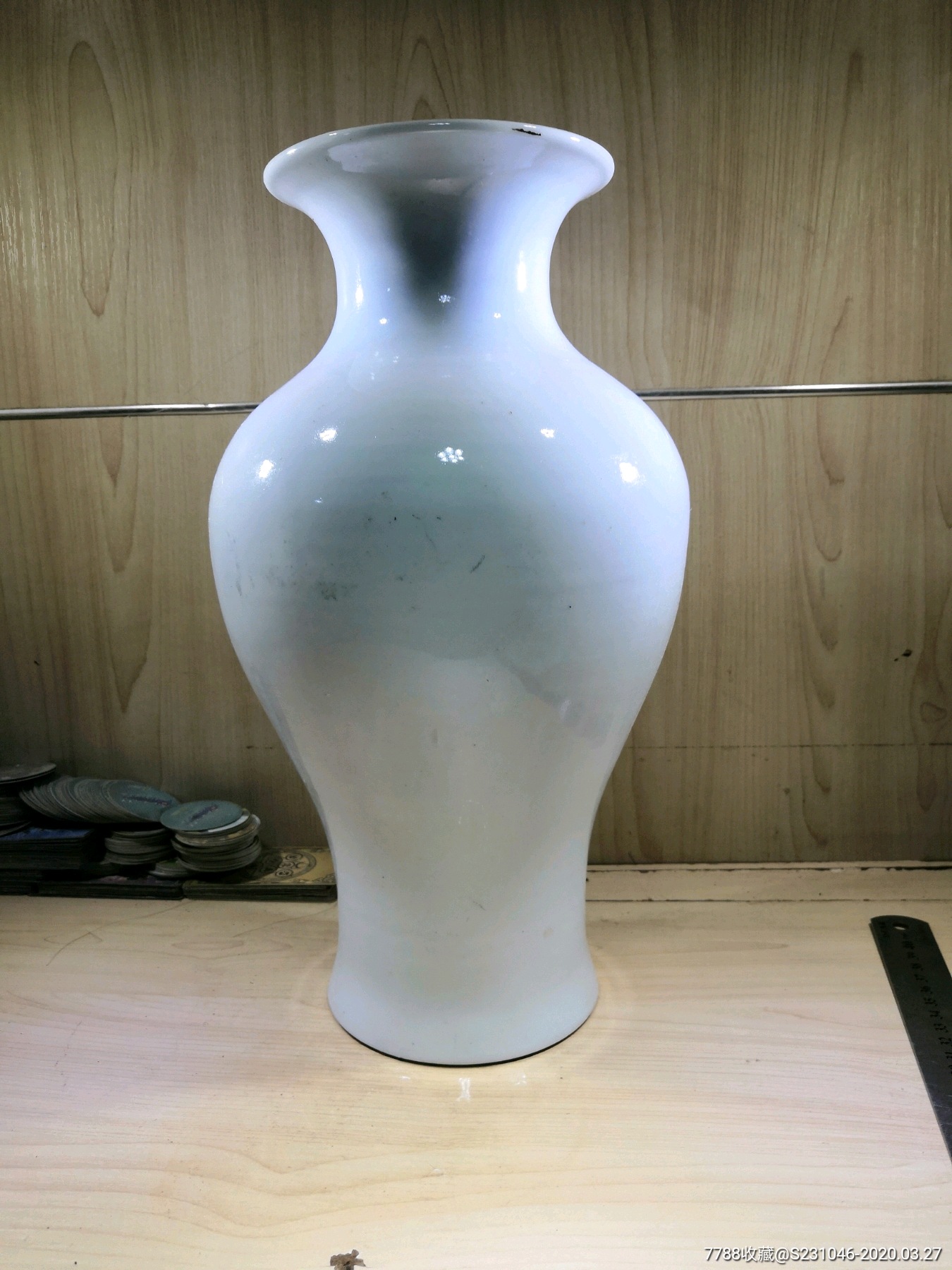 早期手工胎鱼尾瓶