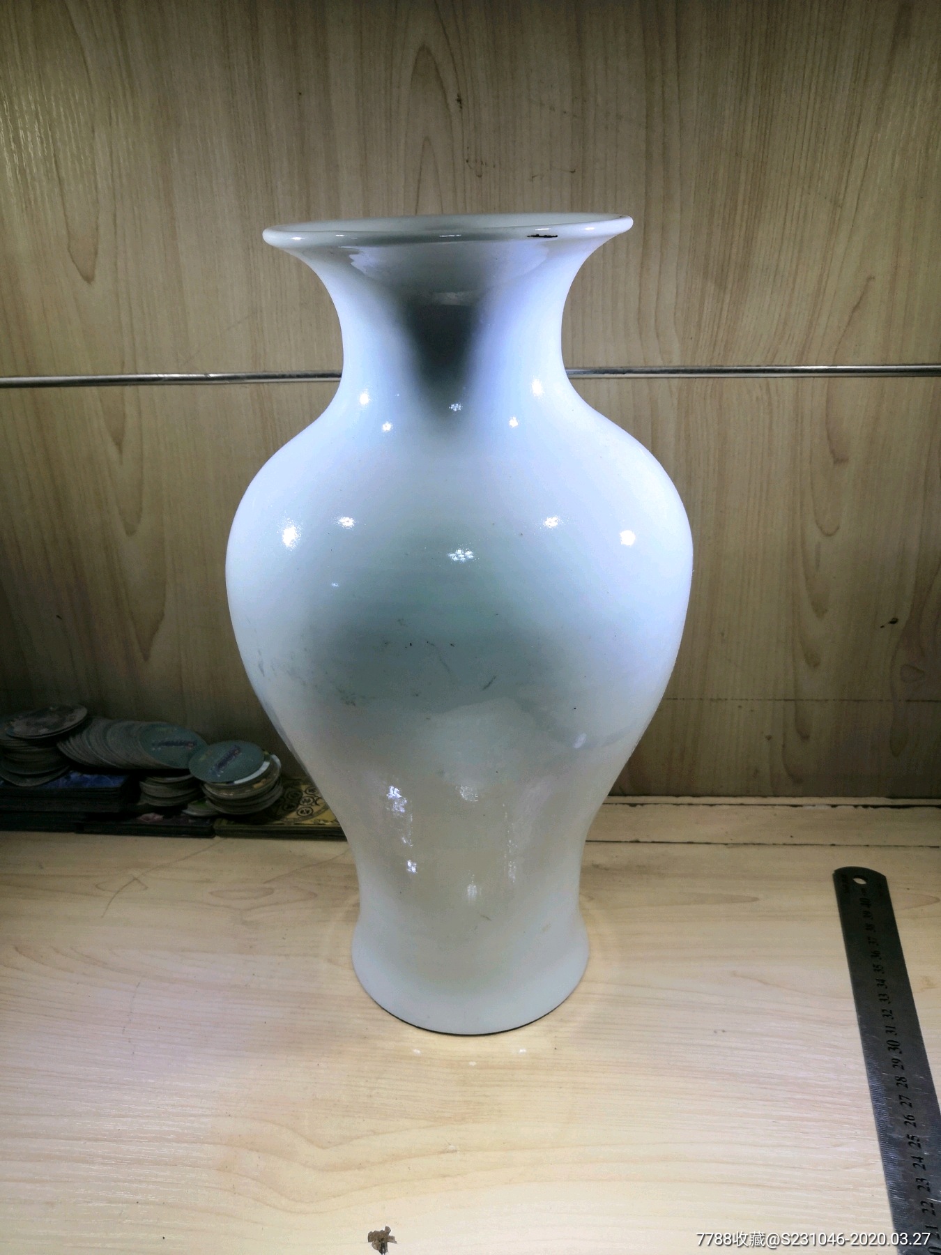 早期手工胎鱼尾瓶