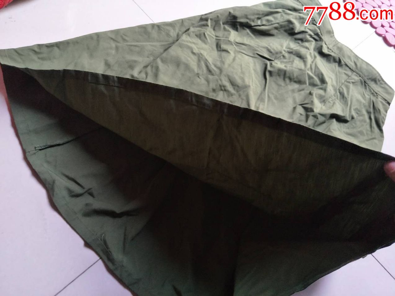 七八十年代左右,女士的确良布裙子,接近全新品,品相如图