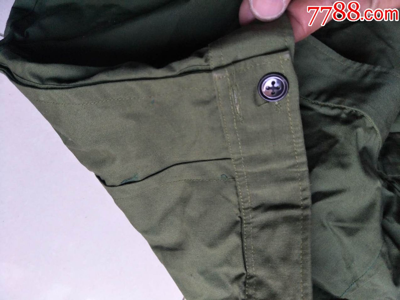 七八十年代左右,女士的确良布裙子,接近全新品,品相如图