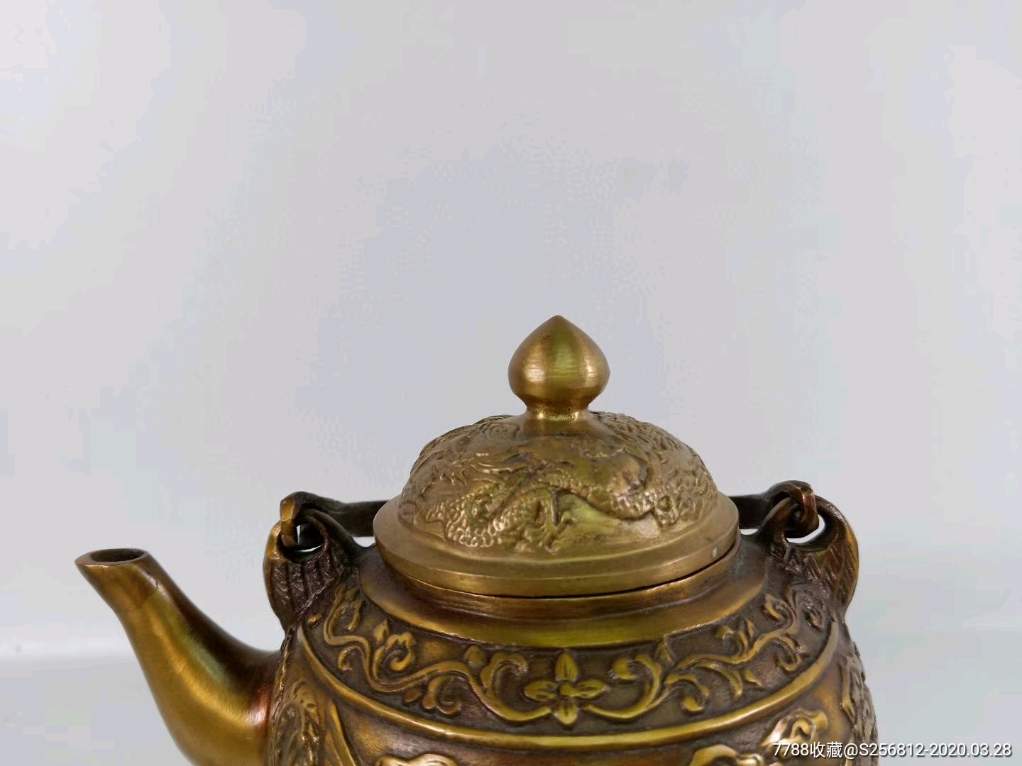 大清御制龙凤呈祥铜壶一把,高浮雕,包浆浓厚,品相一流,尺寸重量如图!