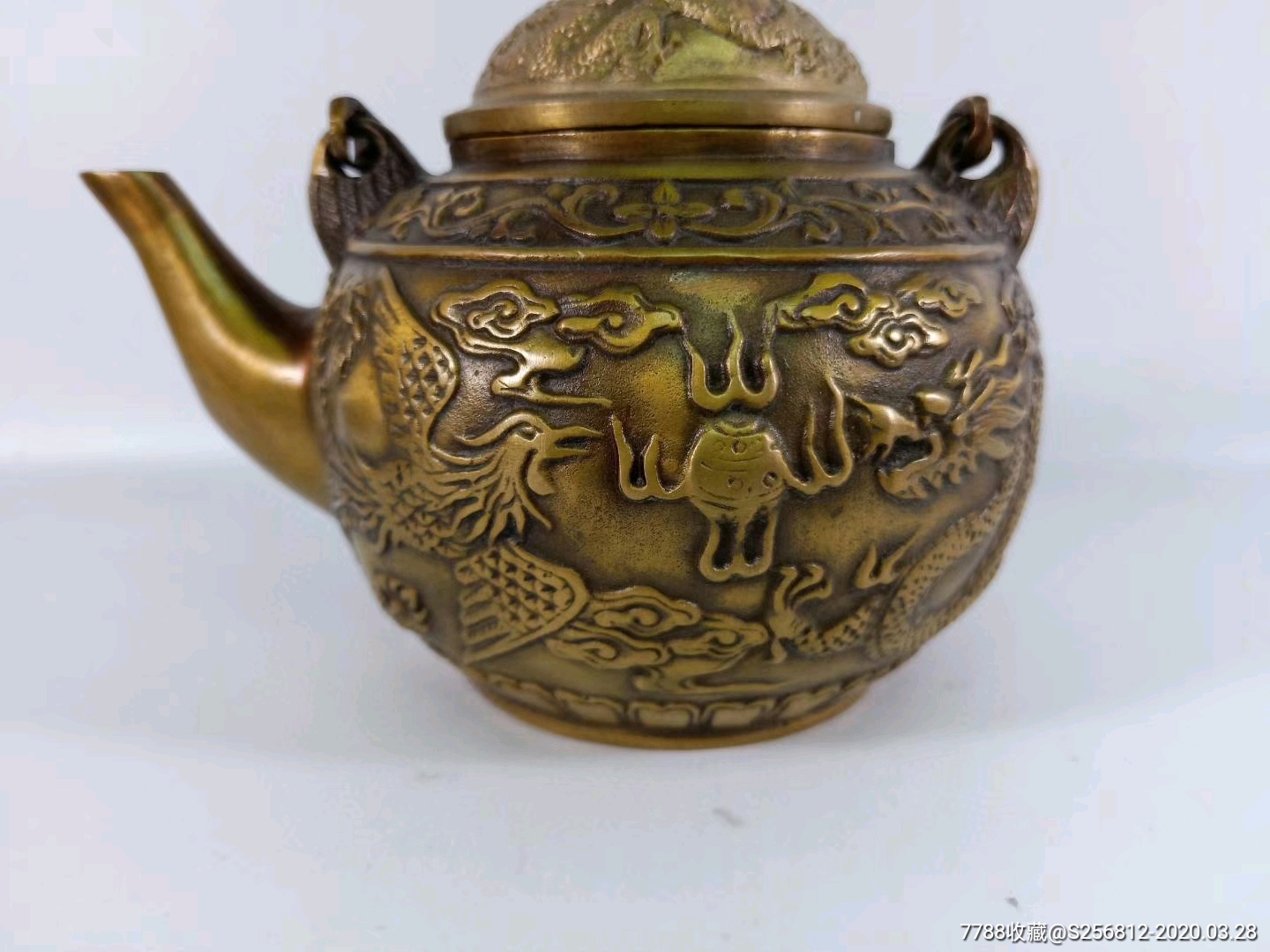 大清御制龙凤呈祥铜壶一把,高浮雕,包浆浓厚,品相一流,尺寸重量如图!
