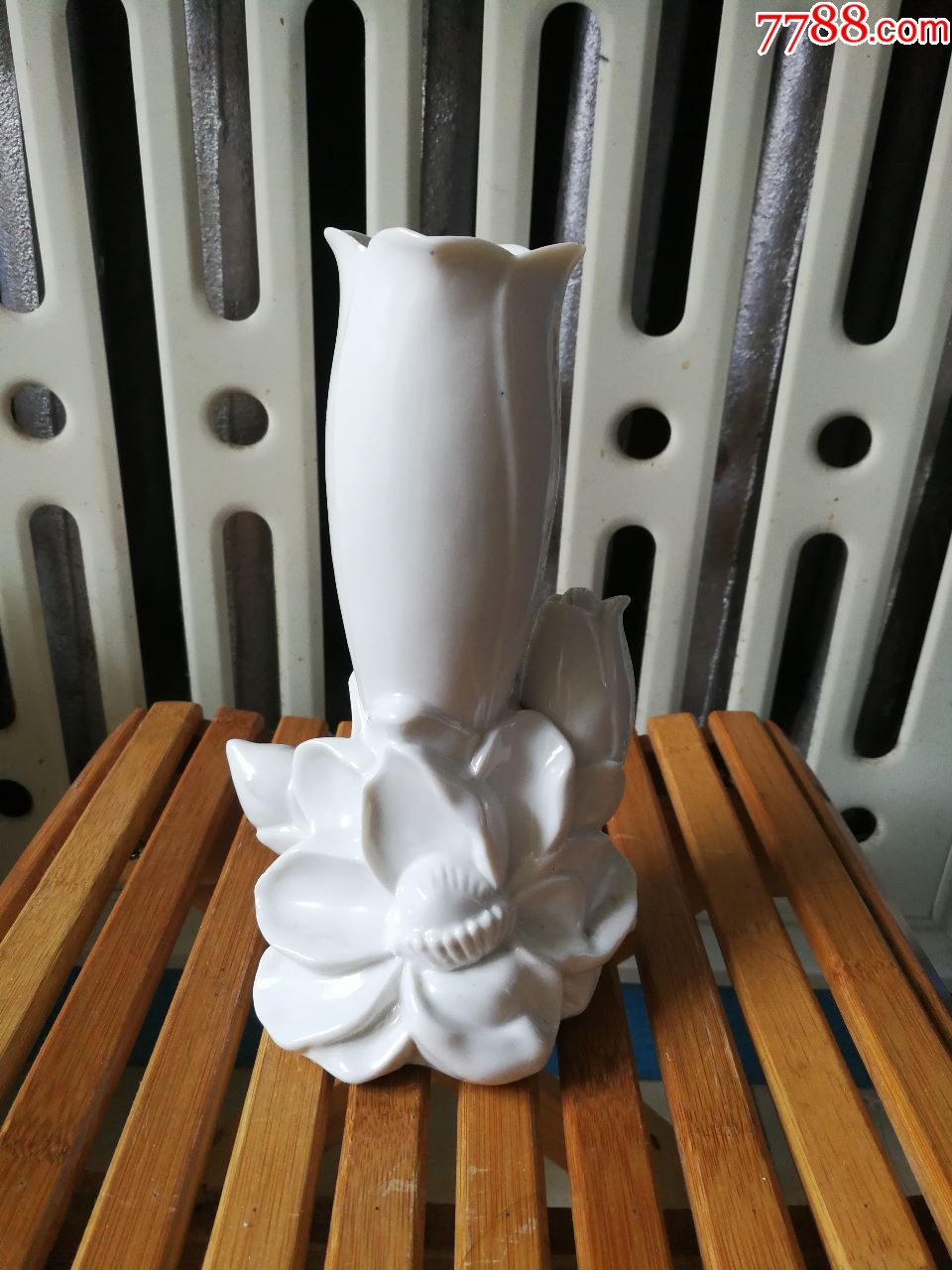 六十年代德化瓷花插一个