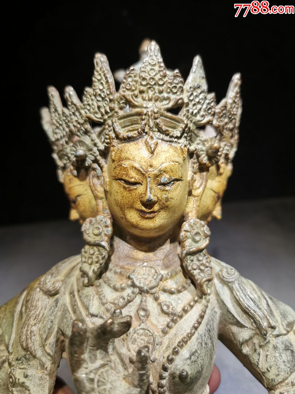 三面六臂菩萨佛造像,纯铜铸造,未封底,脸部绘彩,造型整体端庄大气,重