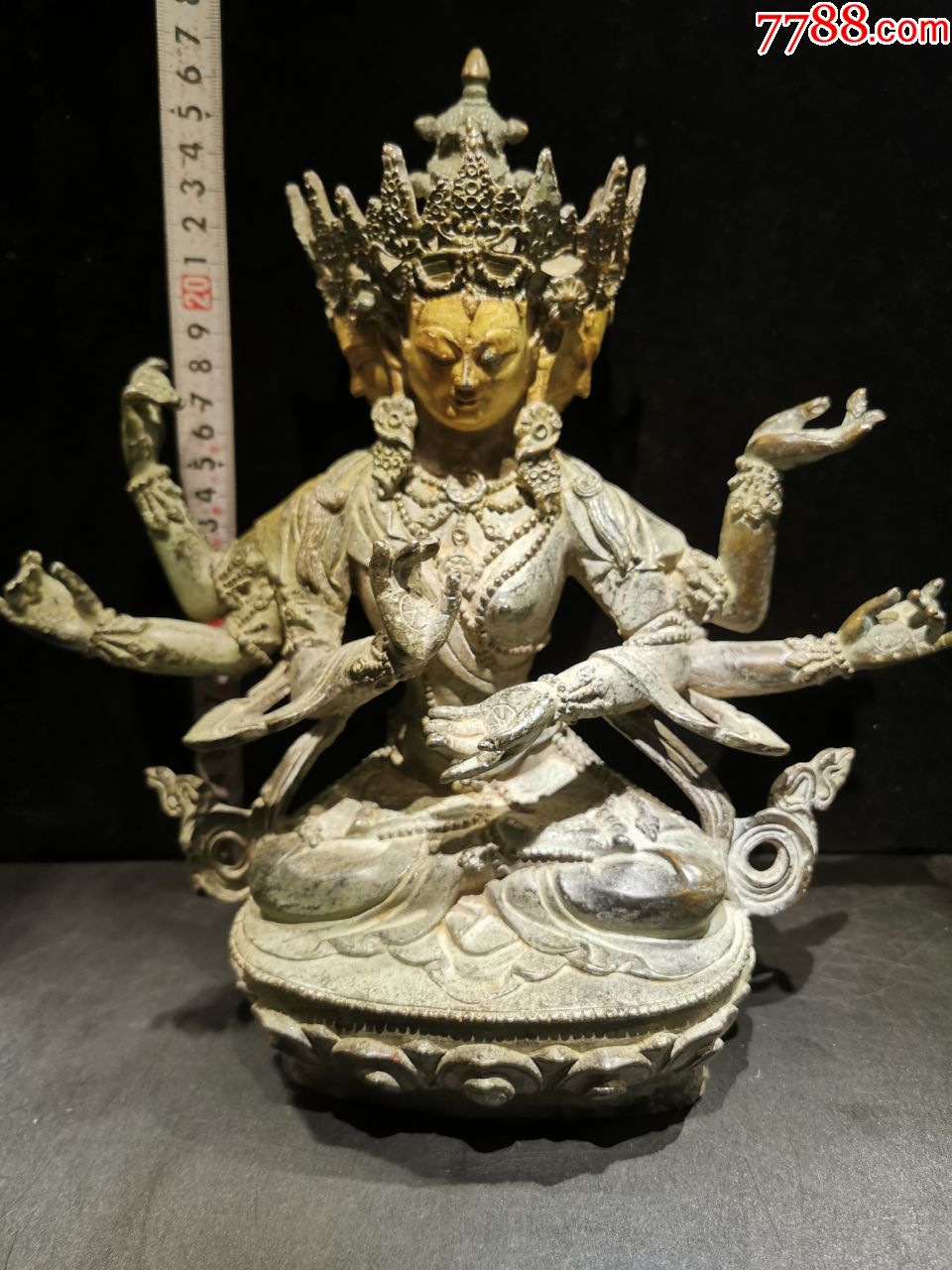 三面六臂菩萨佛造像,纯铜铸造,未封底,脸部绘彩,造型整体端庄大气,重