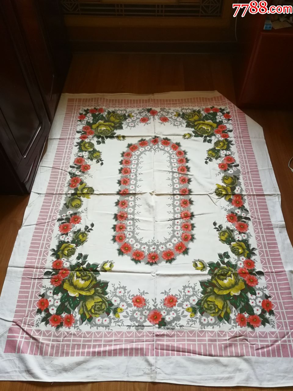 一个老式纯棉大桌布