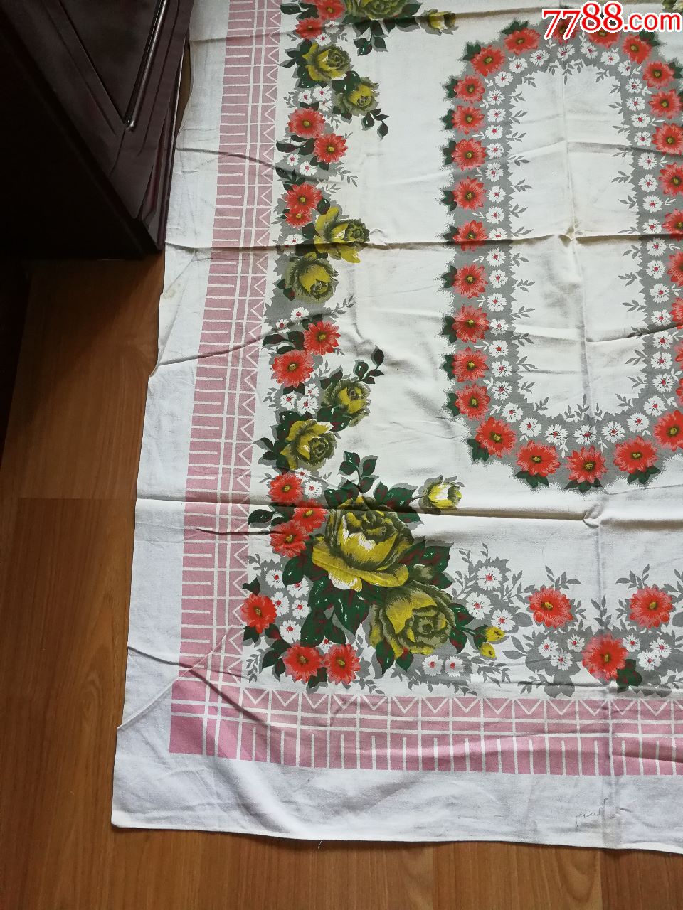 一个老式纯棉大桌布