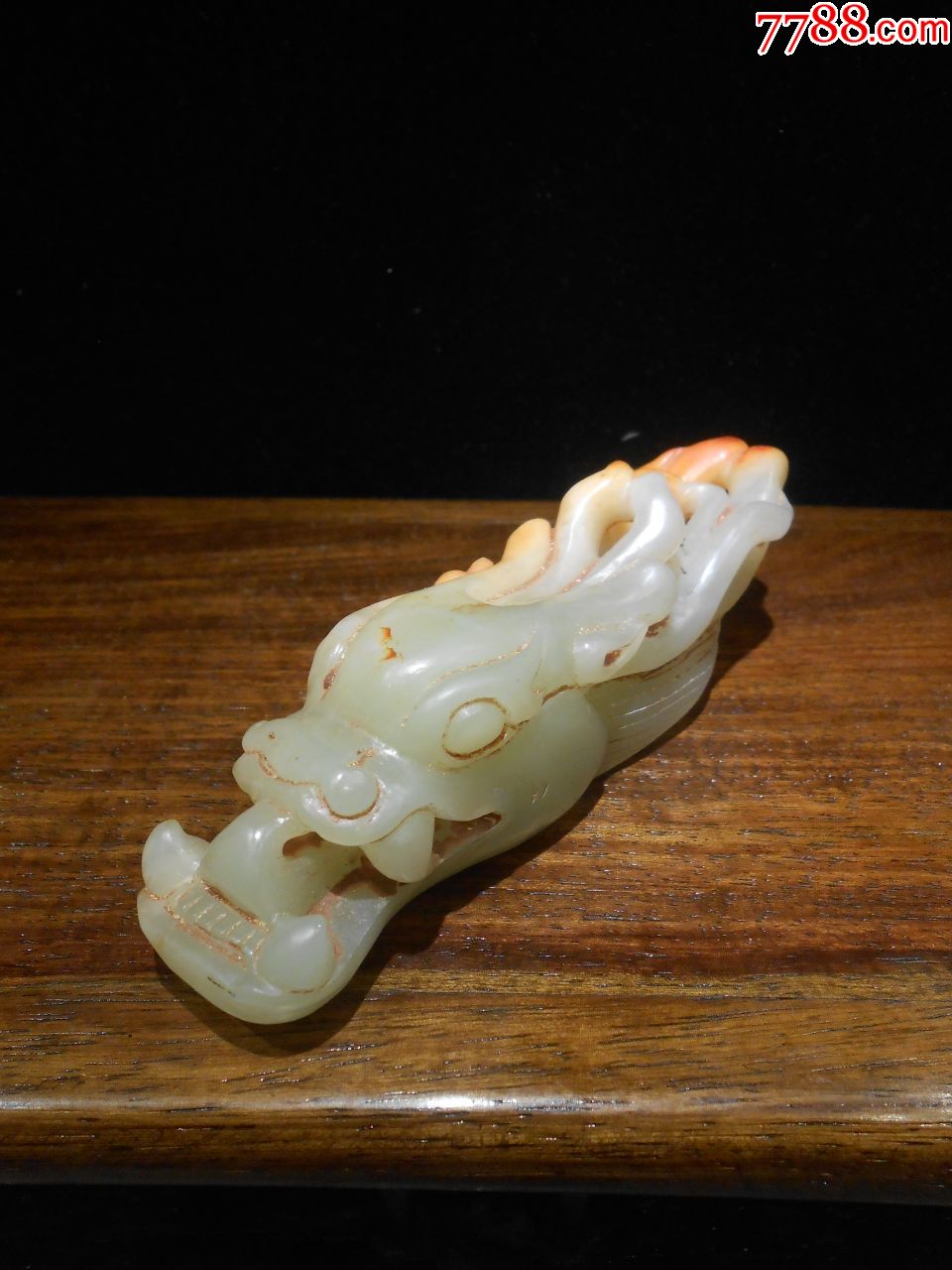 和田玉龙头把件,雕刻形象大气,玉质温润,适合把玩,详细可见细图,底价