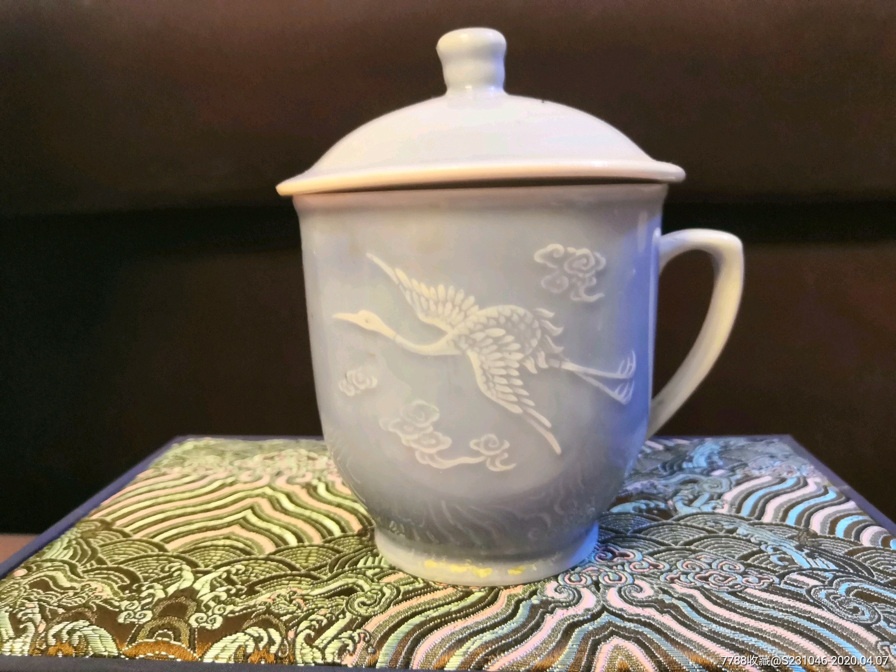 早期景德镇建国瓷厂手工堆白天青釉茶杯