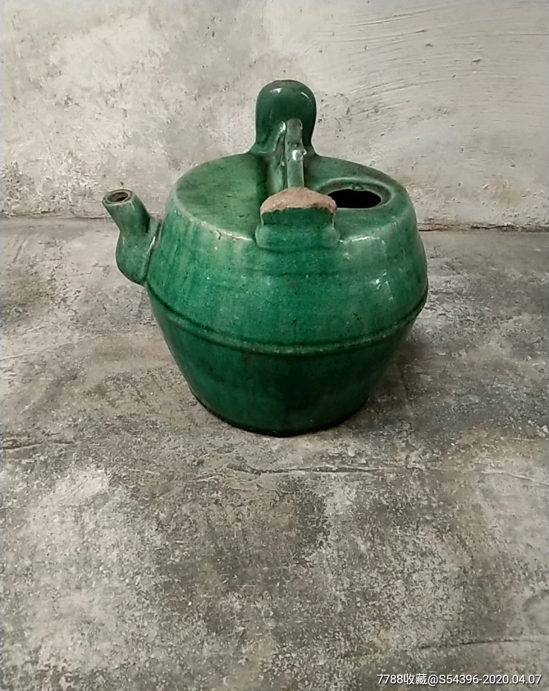 清朝石湾窑绿陶茶壶