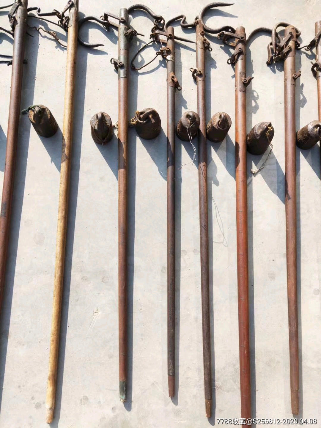 下乡收到清代老秤,有楠木的,铁力木的,品相一流,正常使用,共10套