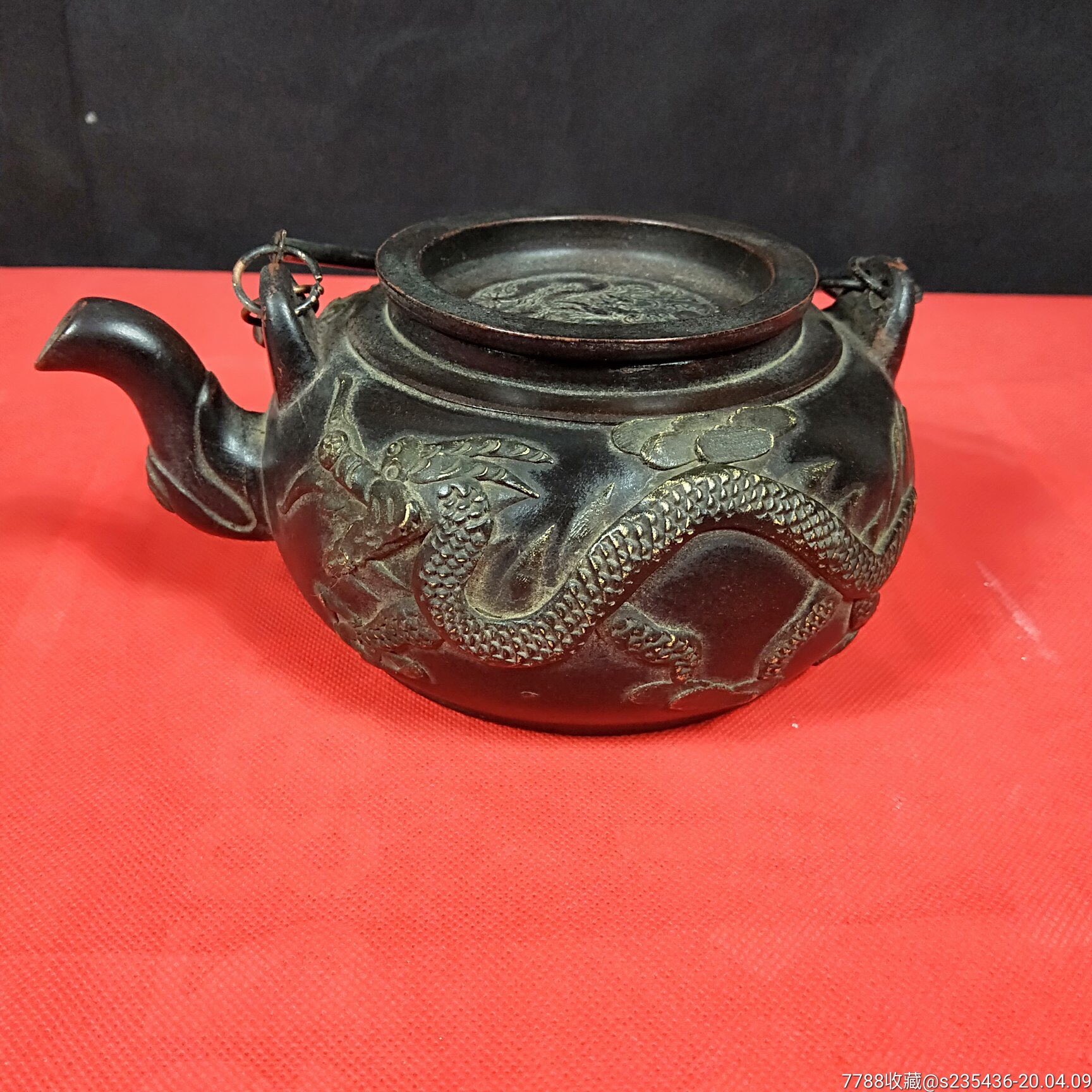 乡下收到纯手工紫砂壶一把砂质上乘细腻,造型端庄大气,浮雕祥龙图案