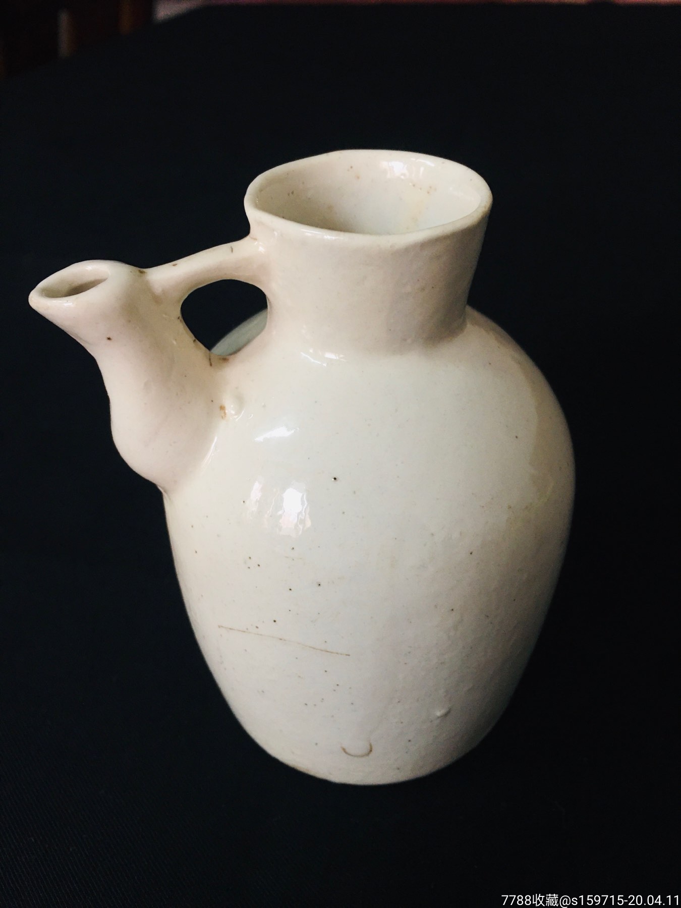 乳白釉壶