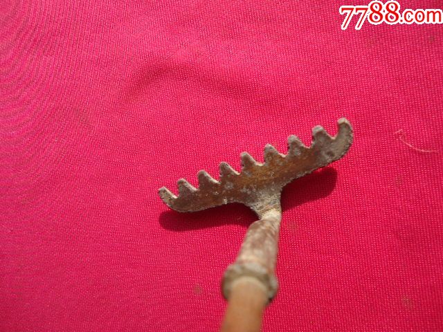 怀旧玩具猪八戒耙子