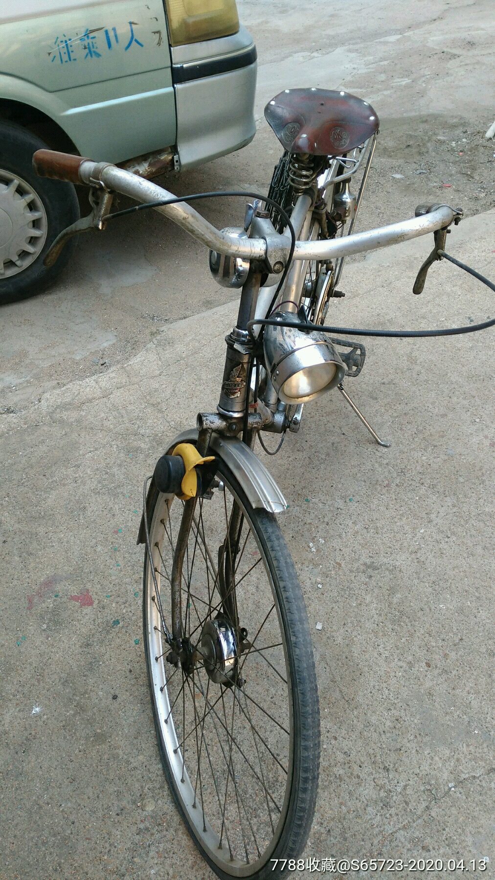 飞龙自行车,全国也没几辆,骑行正常,有自行*证,后轮挽了,原车的还在