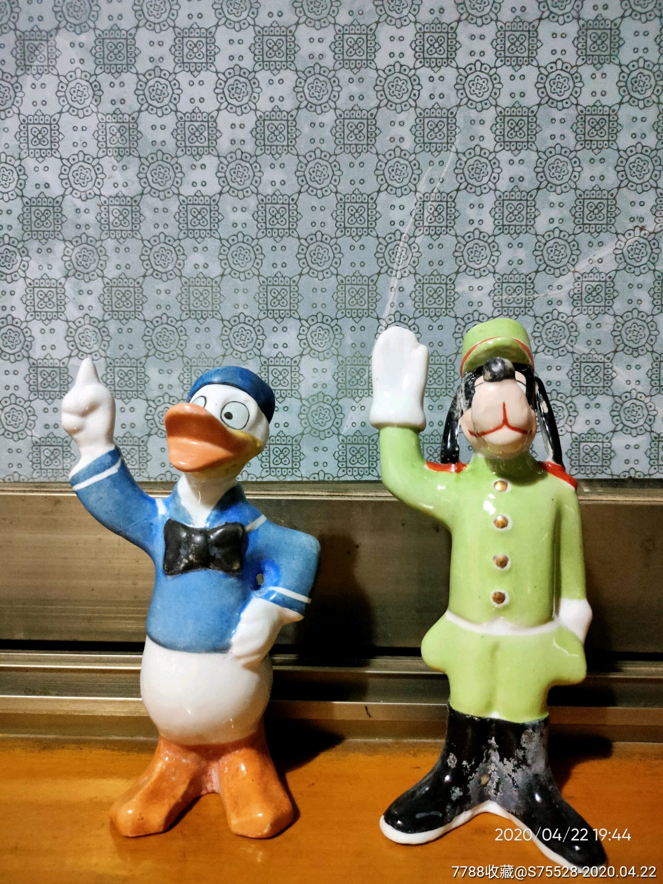 (陶瓷)唐老鸭和高飞摆件