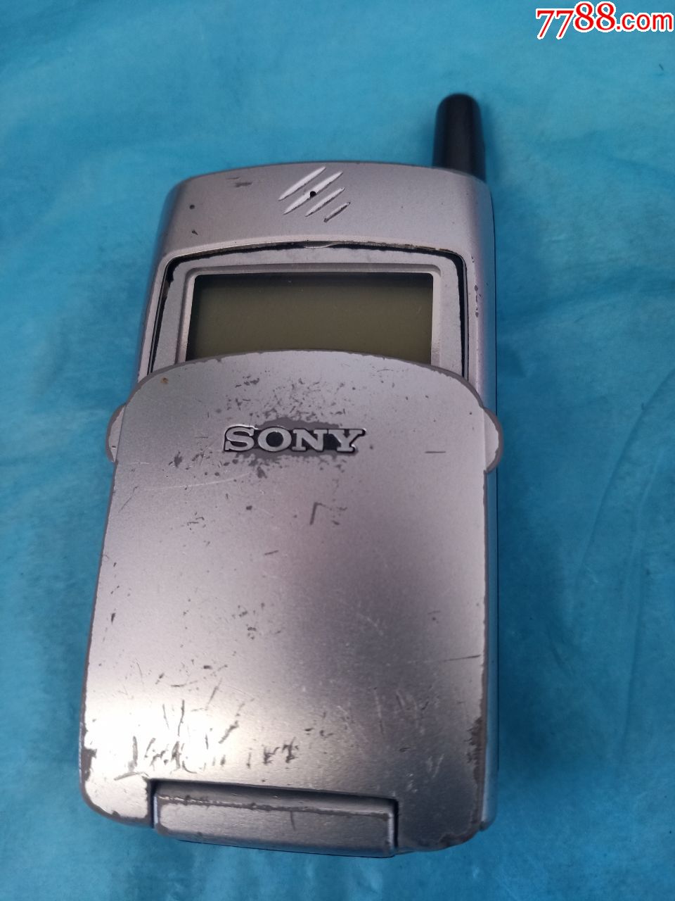 一台经典收藏sony索尼z28翻盖手机