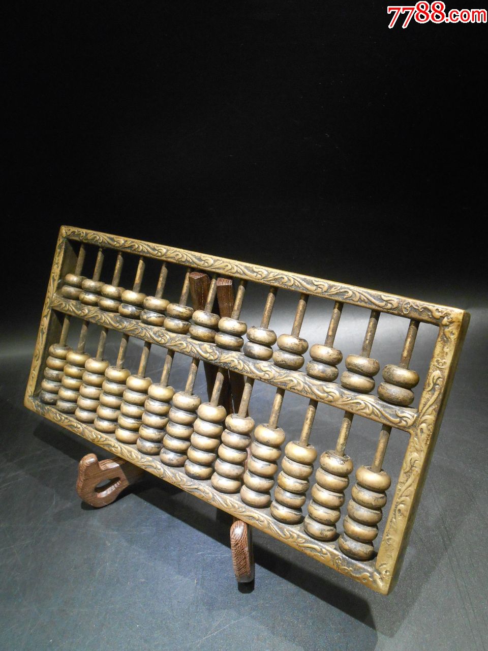 "纯铜算盘,字迹清晰,做工精细有花纹,重1806克