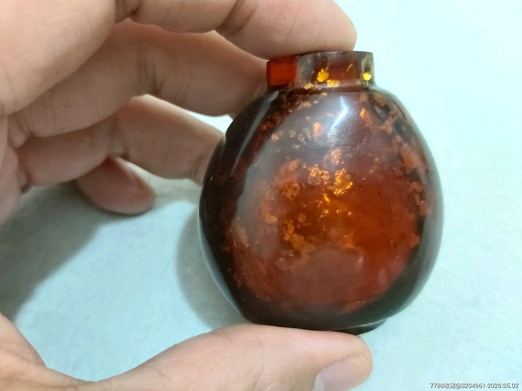 清代料器洒金鼻烟壶