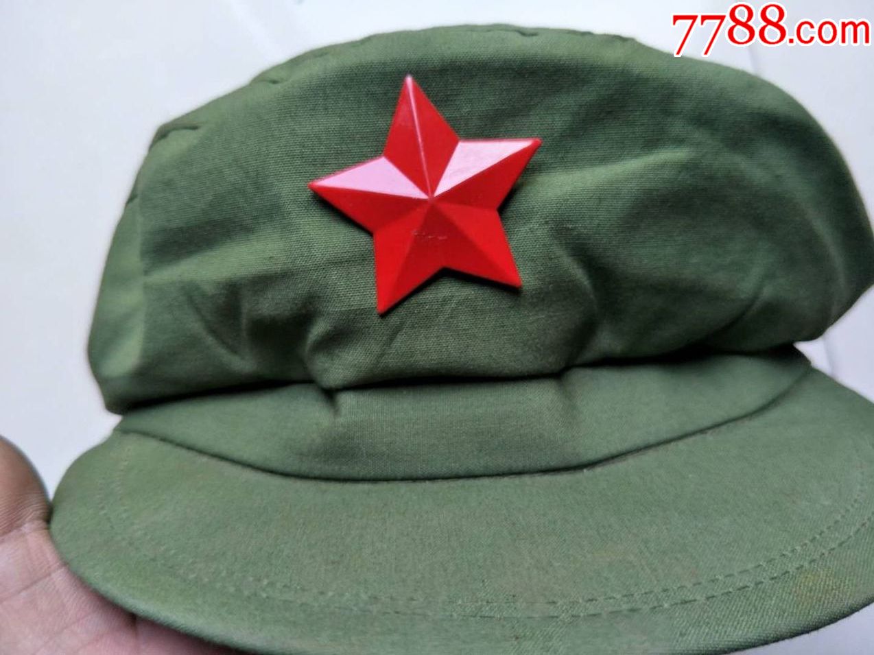 1976年军帽,接近全新品,五角星也接近全新品,背面也特别,细看图