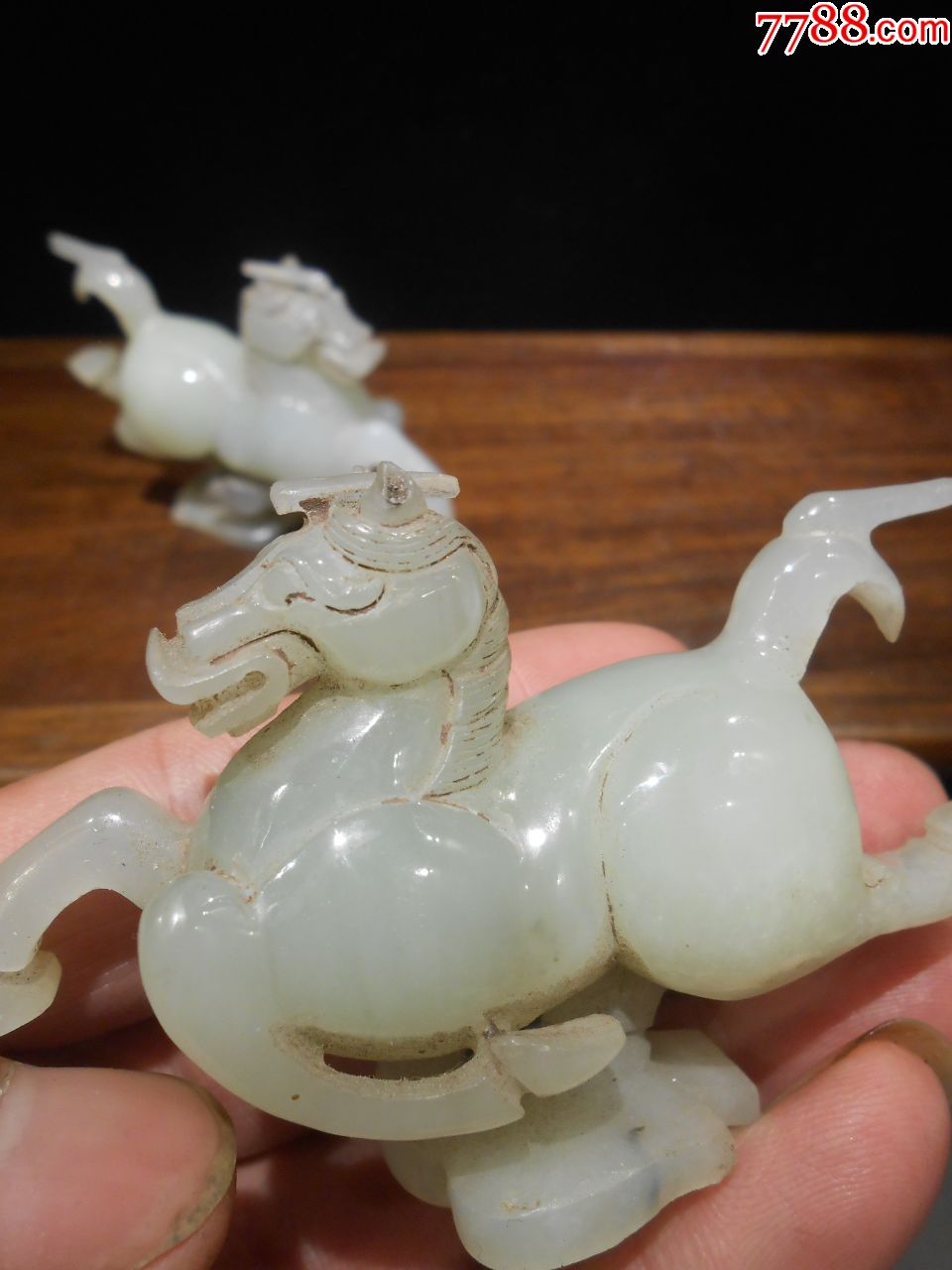 马踏飞燕玉雕件一对,和田玉精品玉雕,雕刻细腻小巧秀气,玉质润透,精美