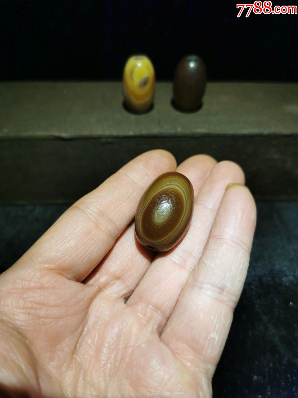 天眼天珠3颗,蚕丝玛瑙,图案颜色各不相同,自带天眼纹理,可作手串配珠