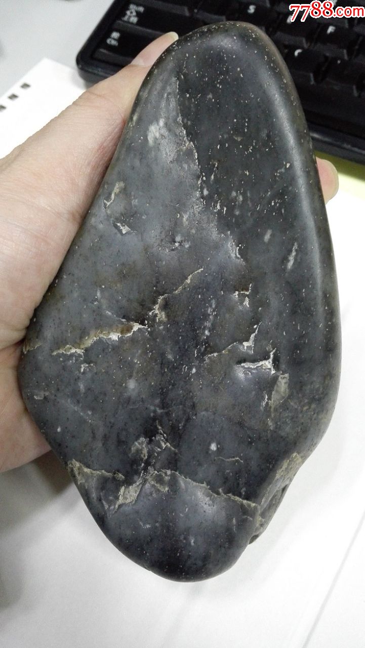 3786和田玉细肉青花籽料原石684克