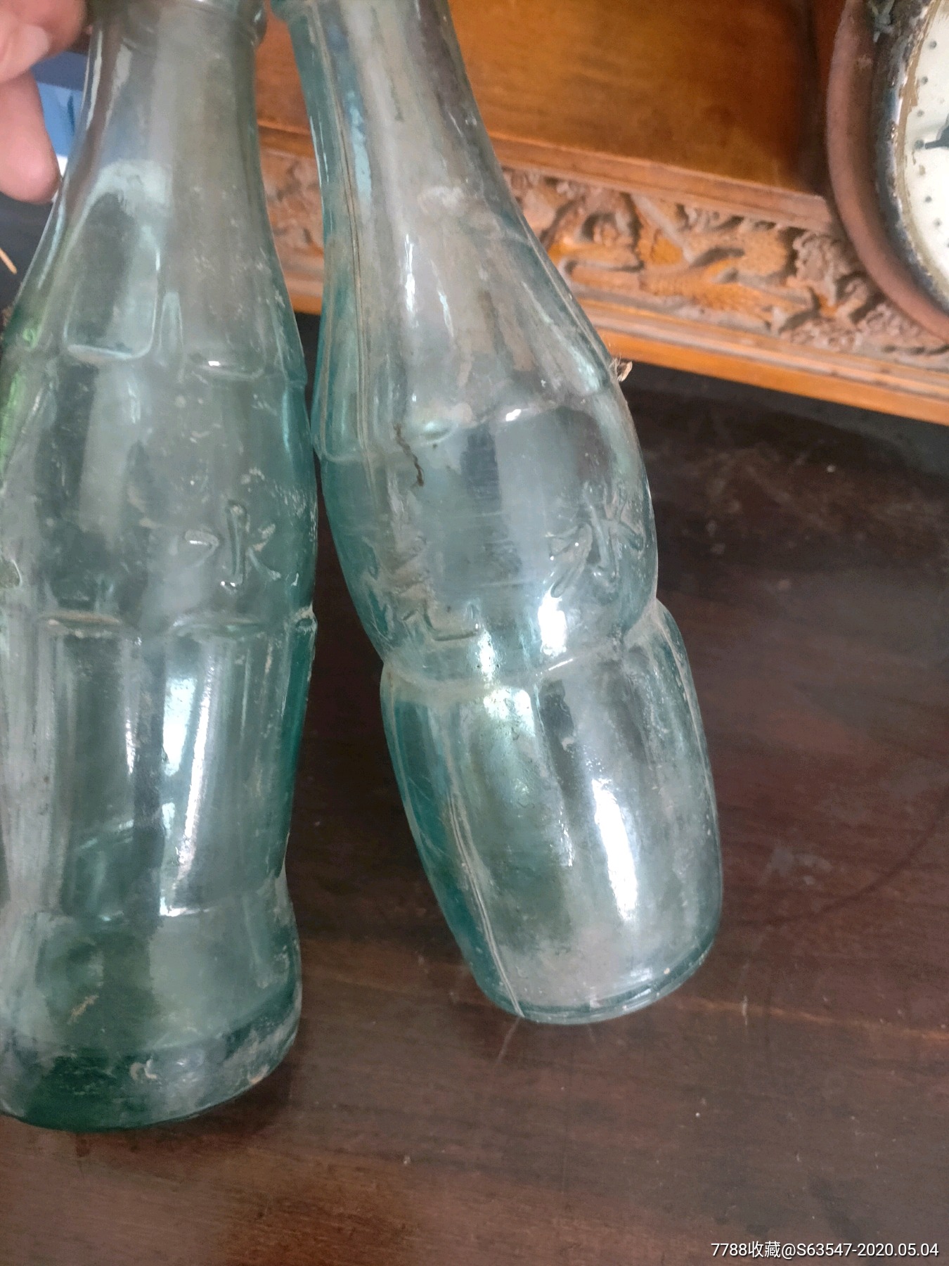 俩个80年代的汽水瓶