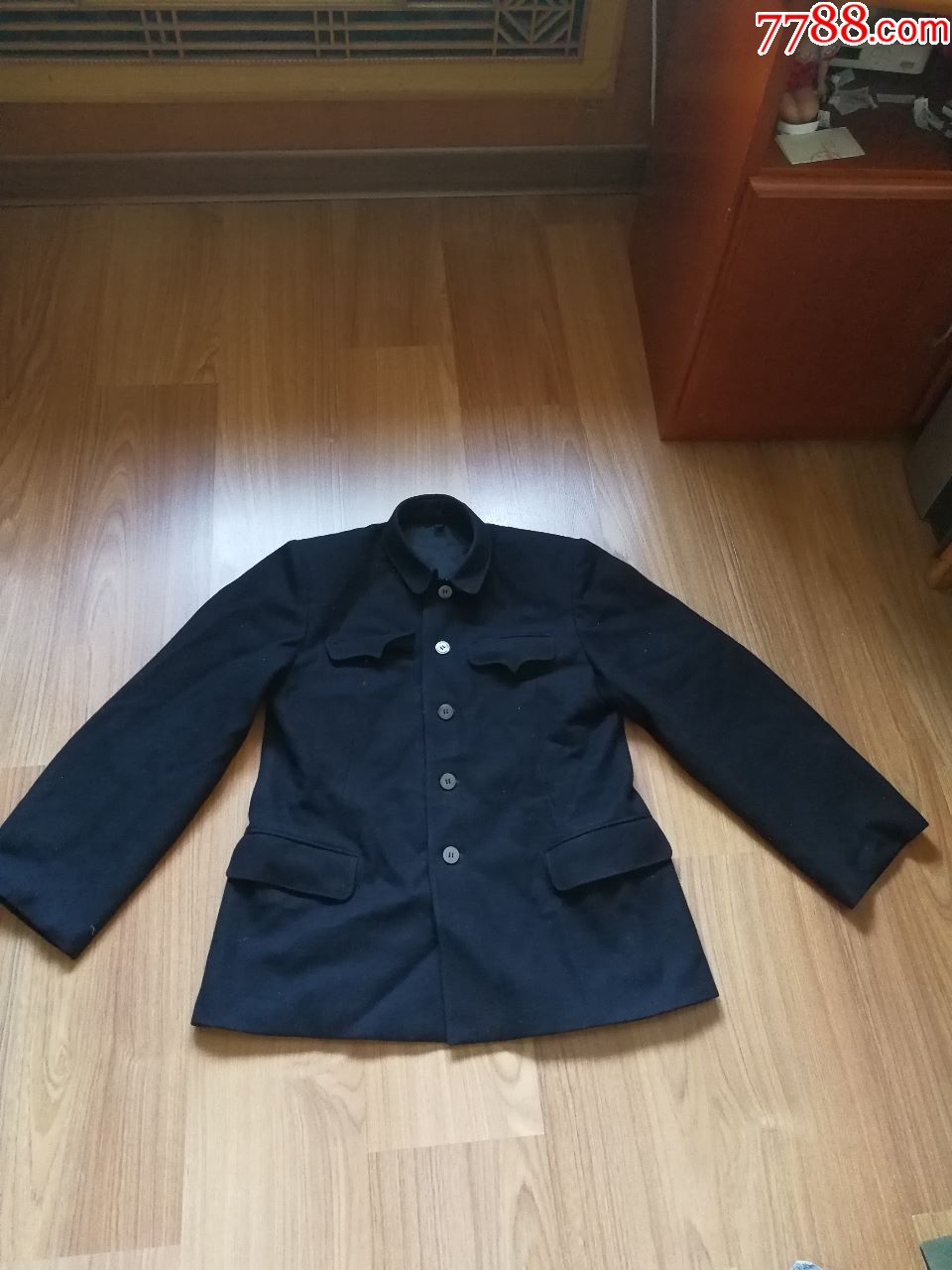 老式呢子衣服一件