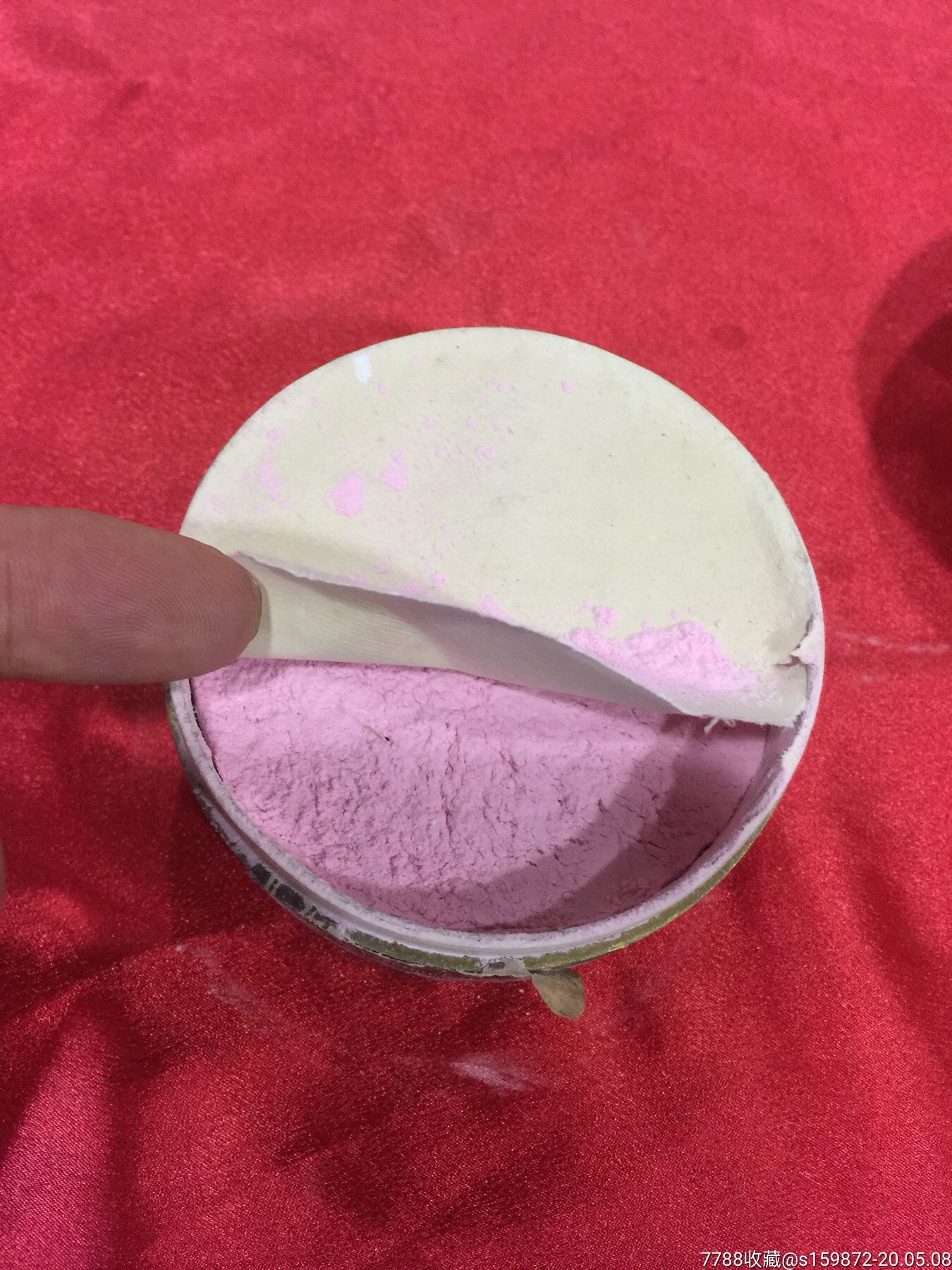 三花牌香粉一盒