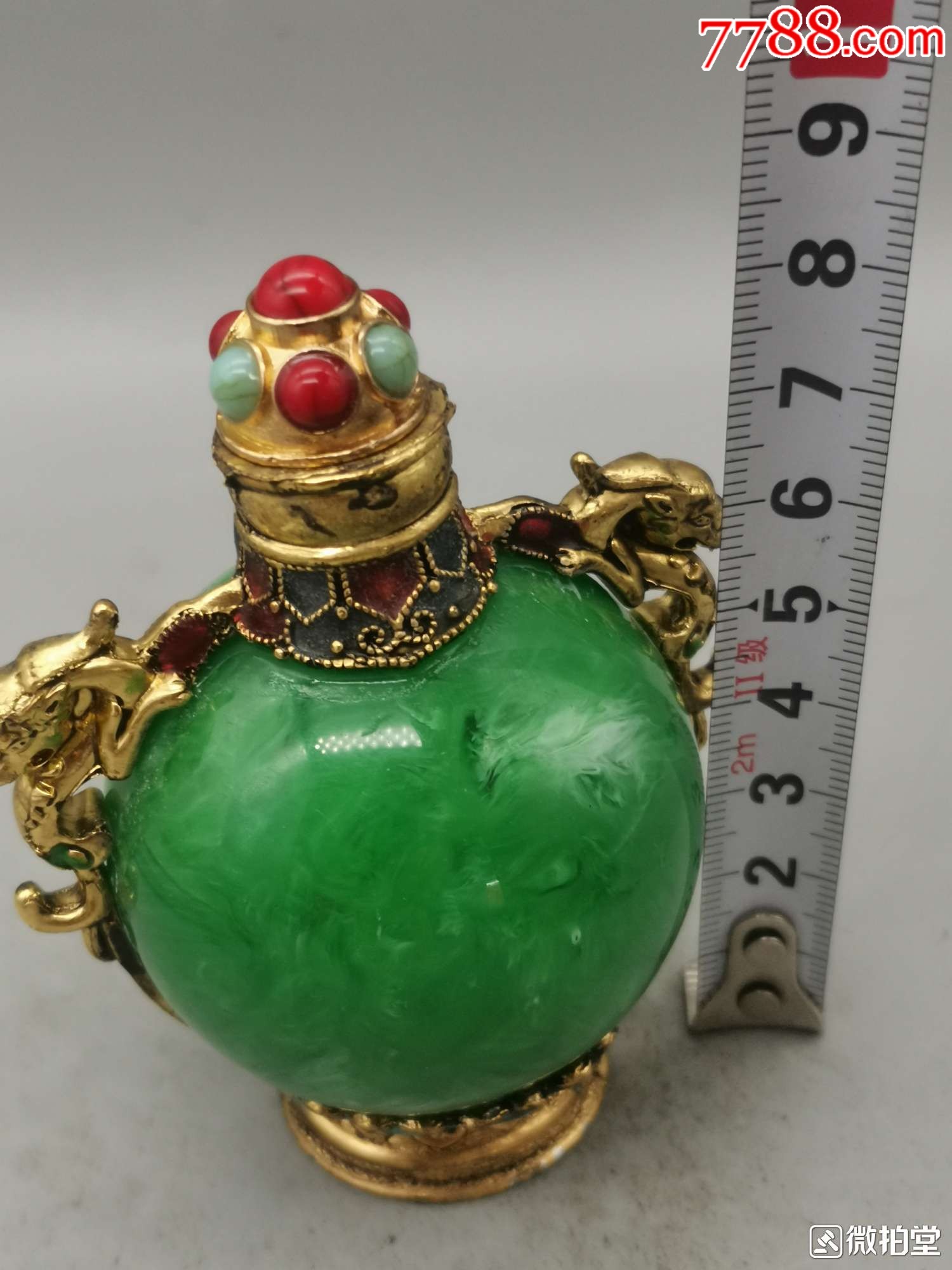 玉石镶嵌银质鼻烟壶,高9公分