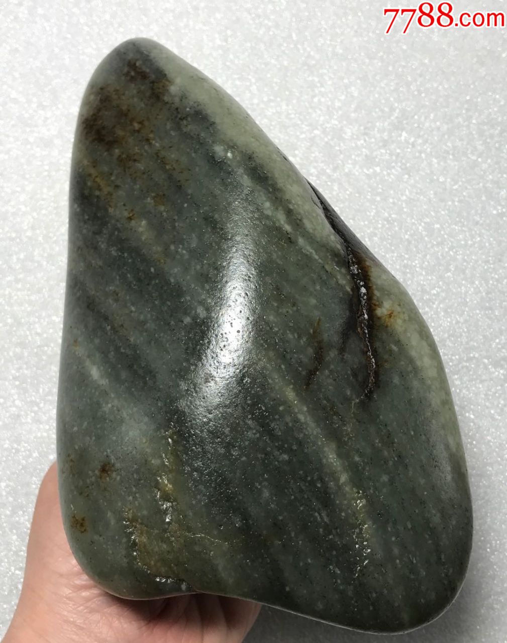 3856和田玉黑沁皮青花籽料2.2斤