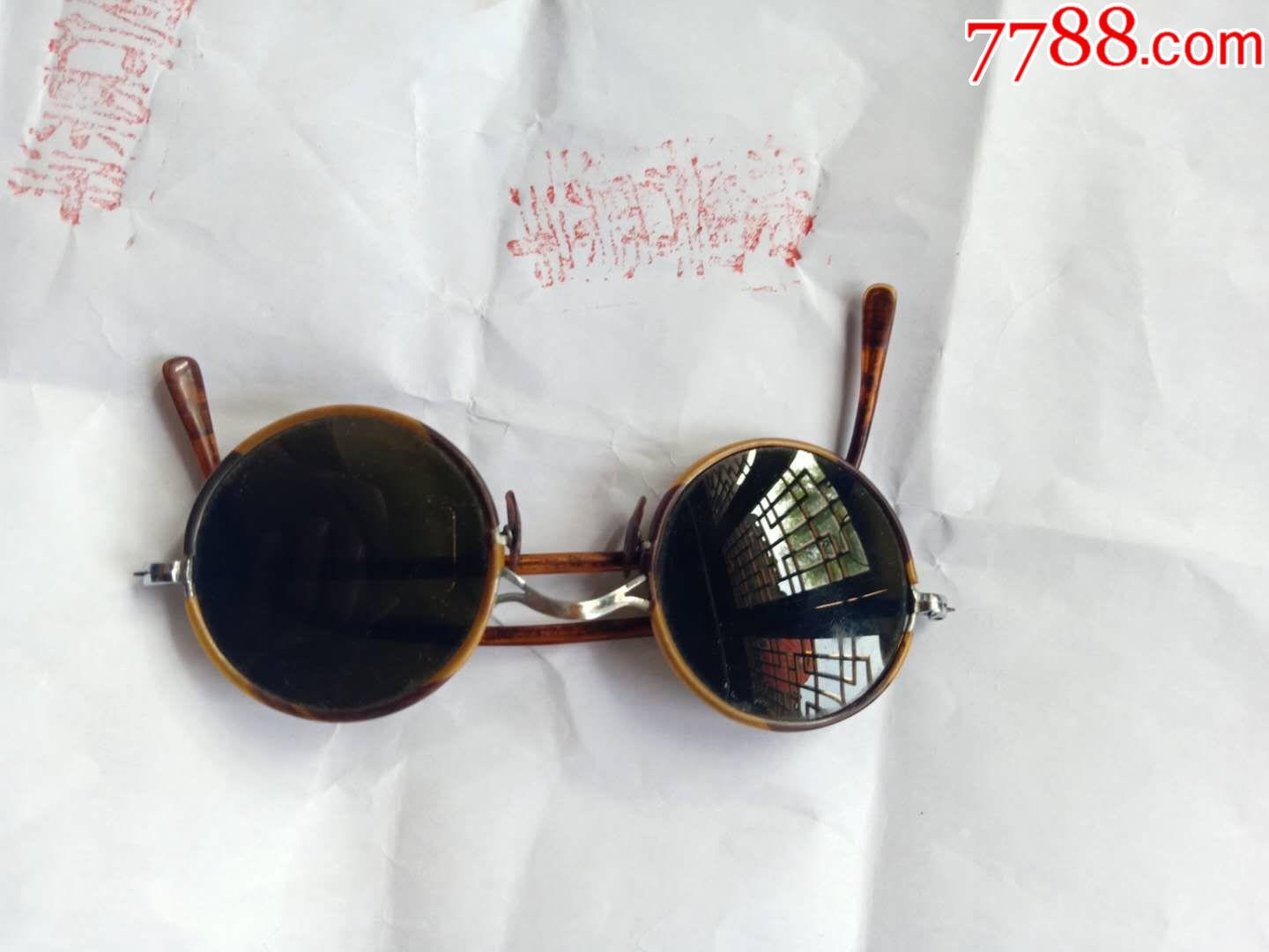 民国墨镜