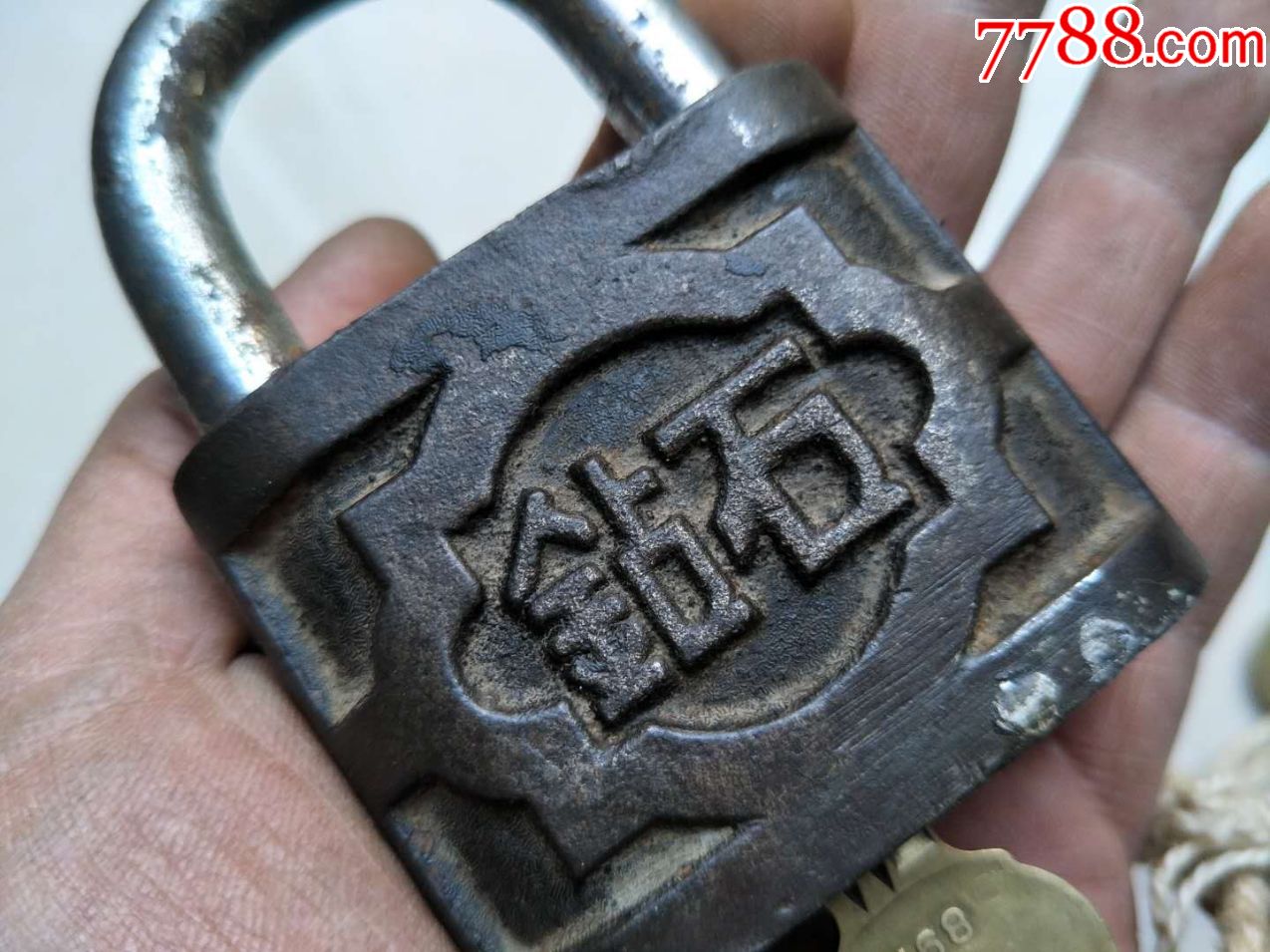 老钻石牌锁双面都有钻石标簧也很特别品相如图