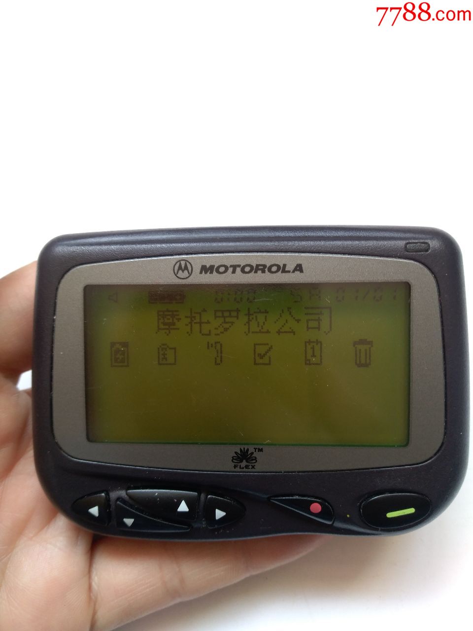 老款大个宽屏摩托罗拉bb机屏幕显示保存不错点图可放大