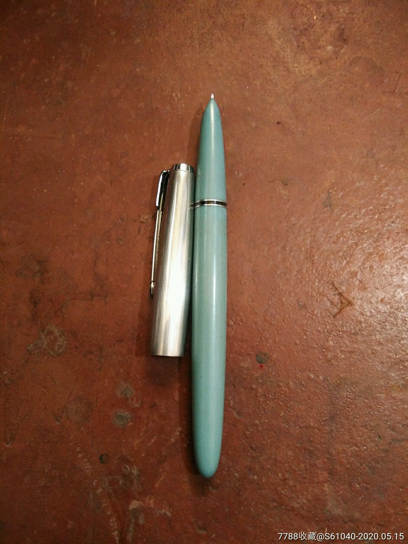 有机顶珠圆舌毛细一体湖蓝小号英雄616老钢笔《一天快拍》