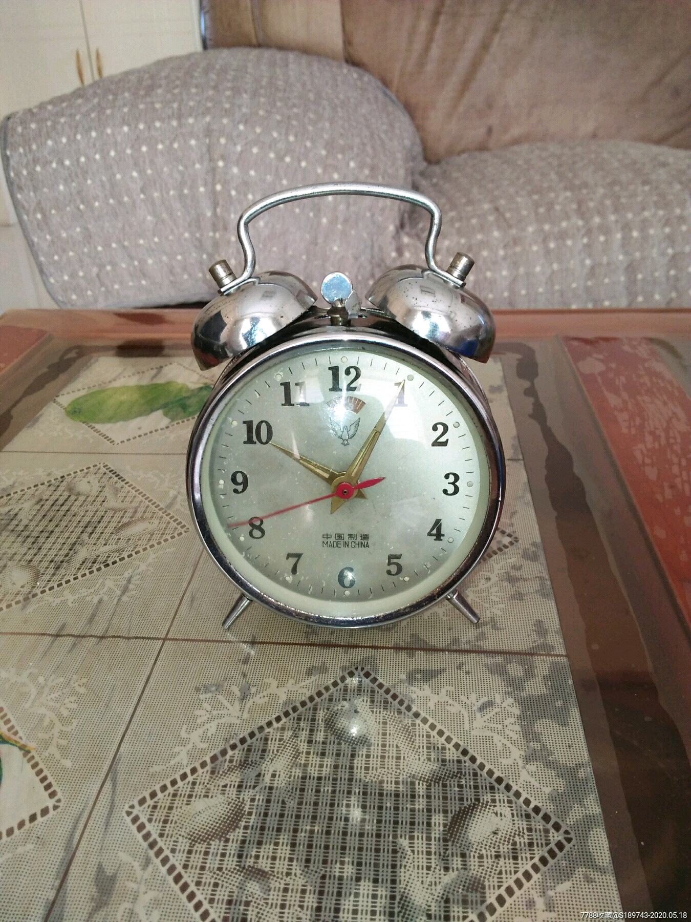 白鸽牌闹钟