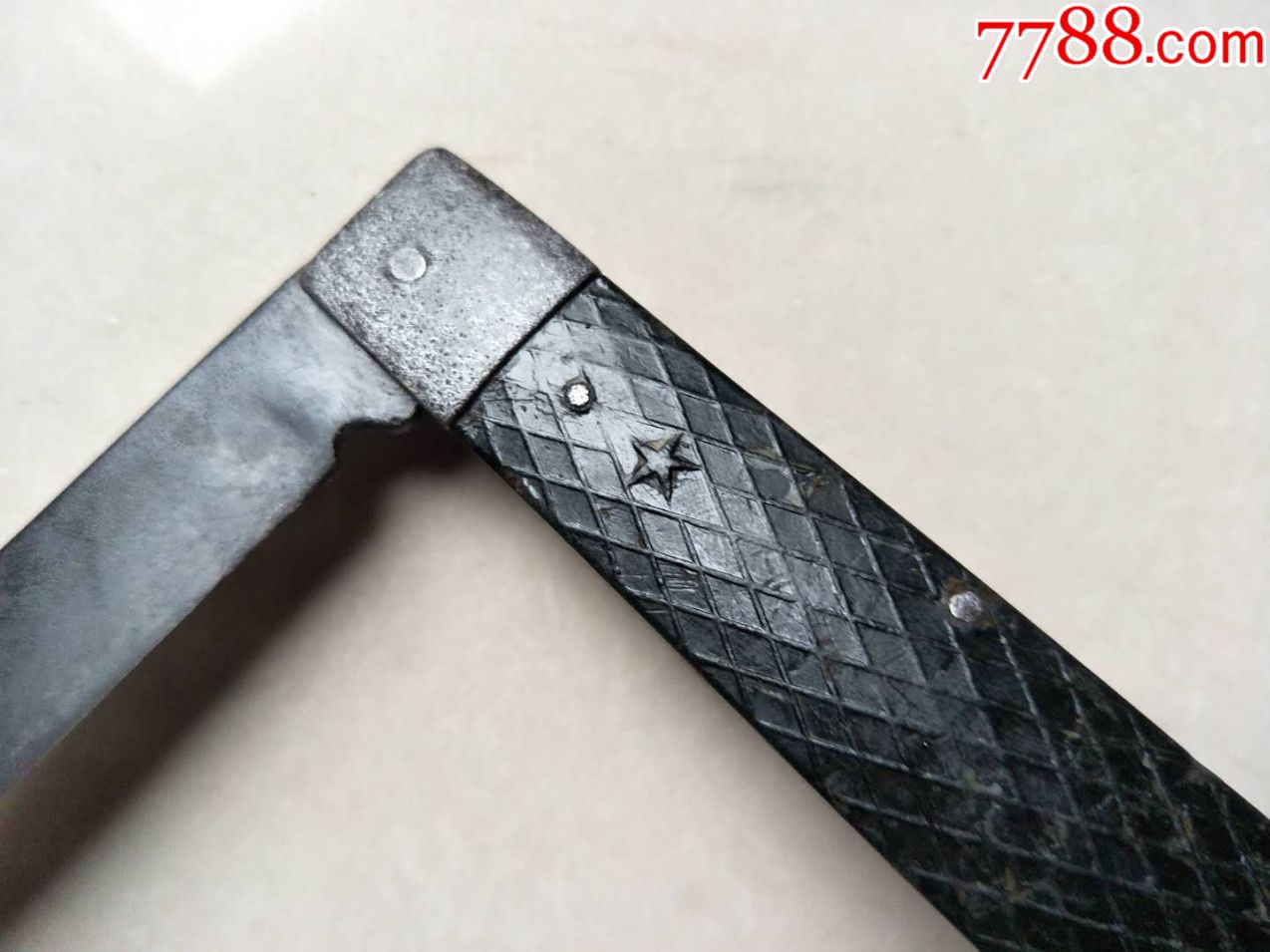 老电工刀,双面都有五角星标,品相如图