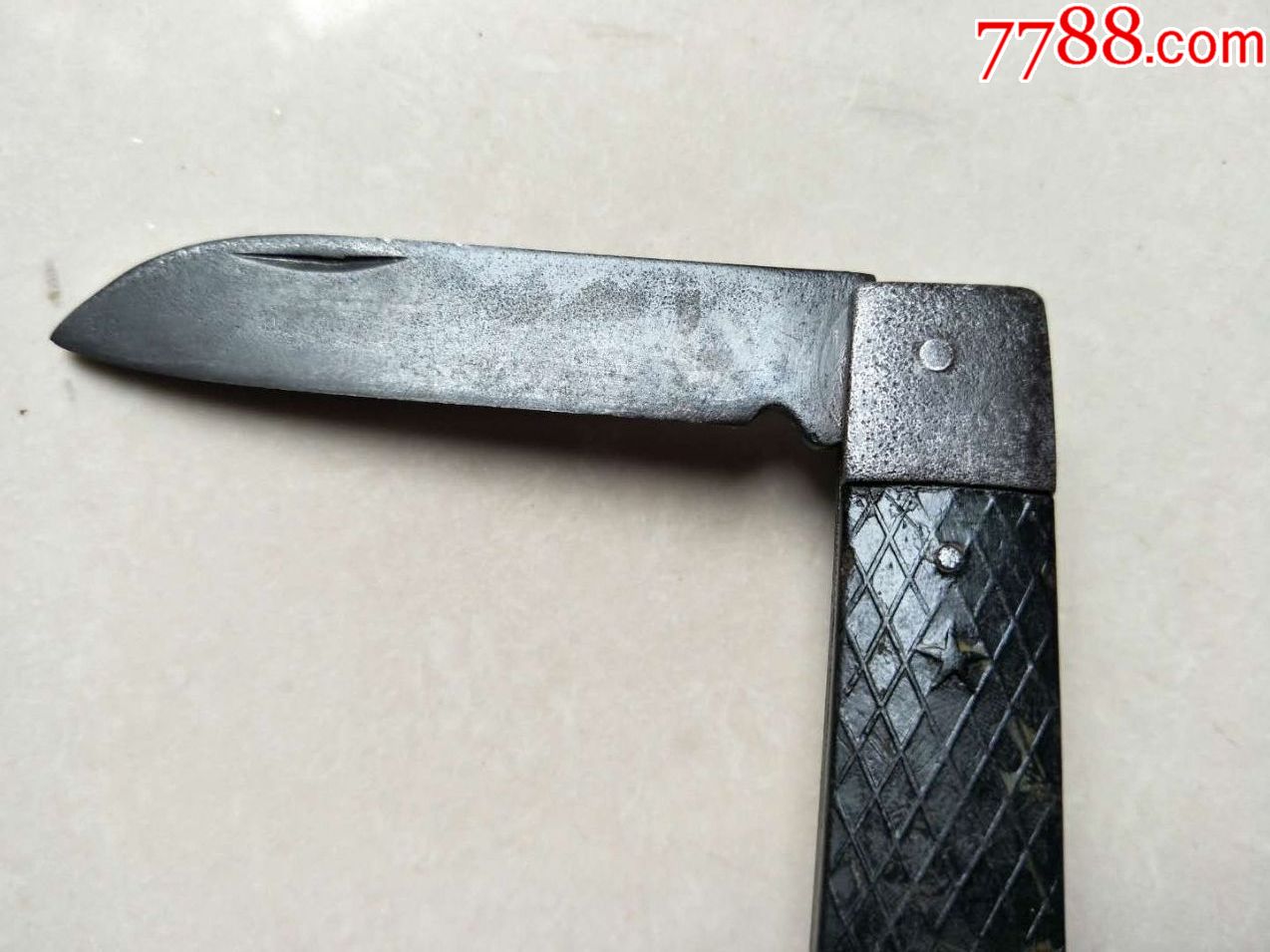 老电工刀,双面都有五角星标,品相如图