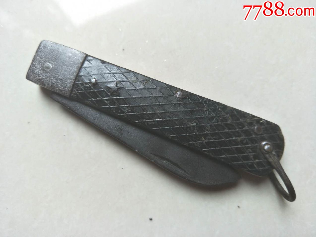 老电工刀,双面都有五角星标,品相如图