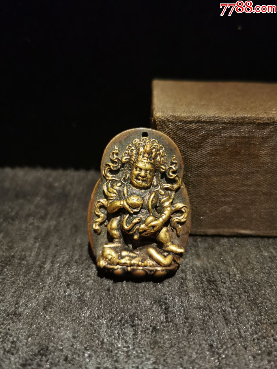 藏传密宗紫铜鎏金财宝天王佛牌,纯铜铸造,鎏真金,左手拿老鼠右手拿聚