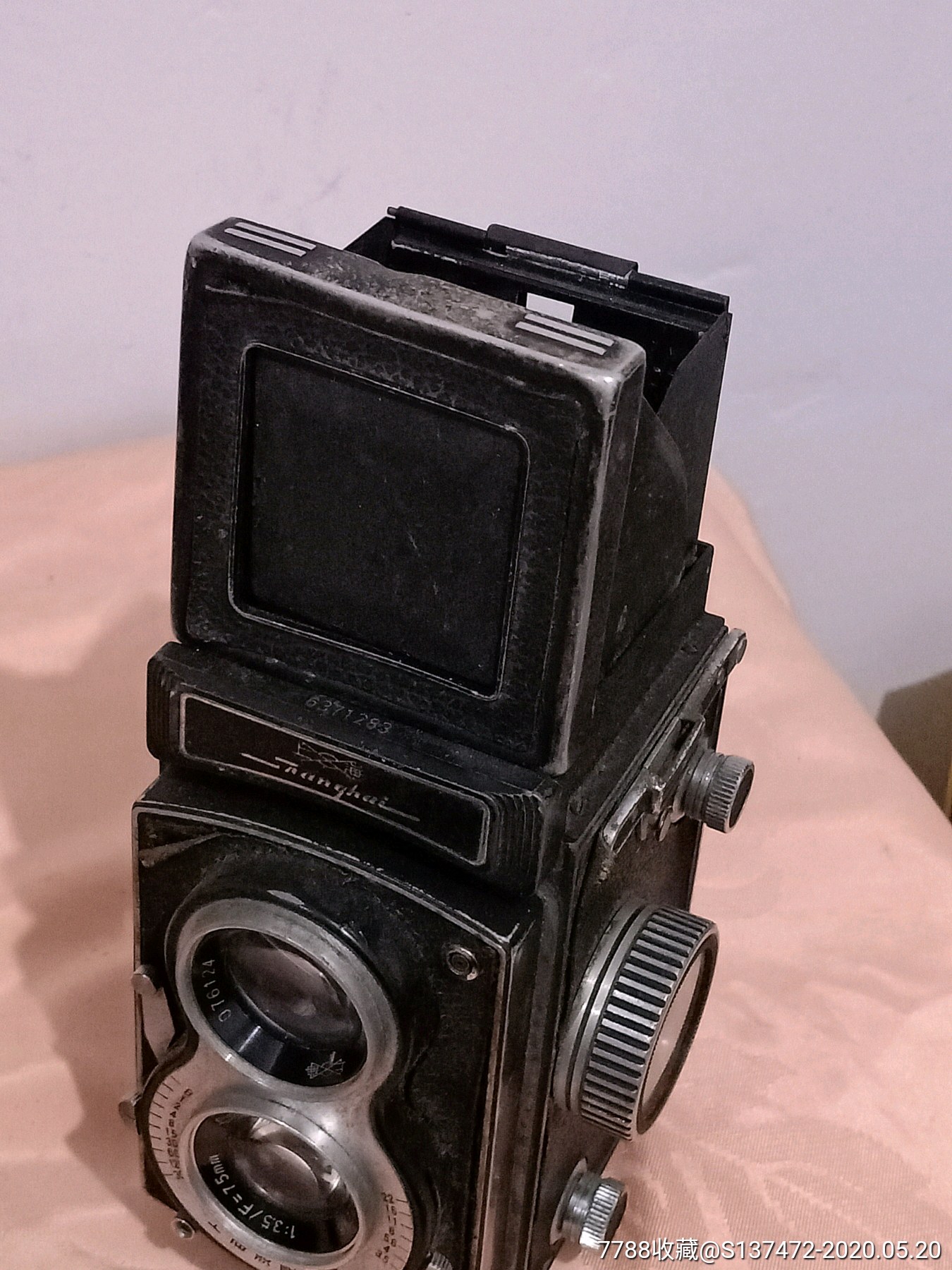 上海牌照相机一个