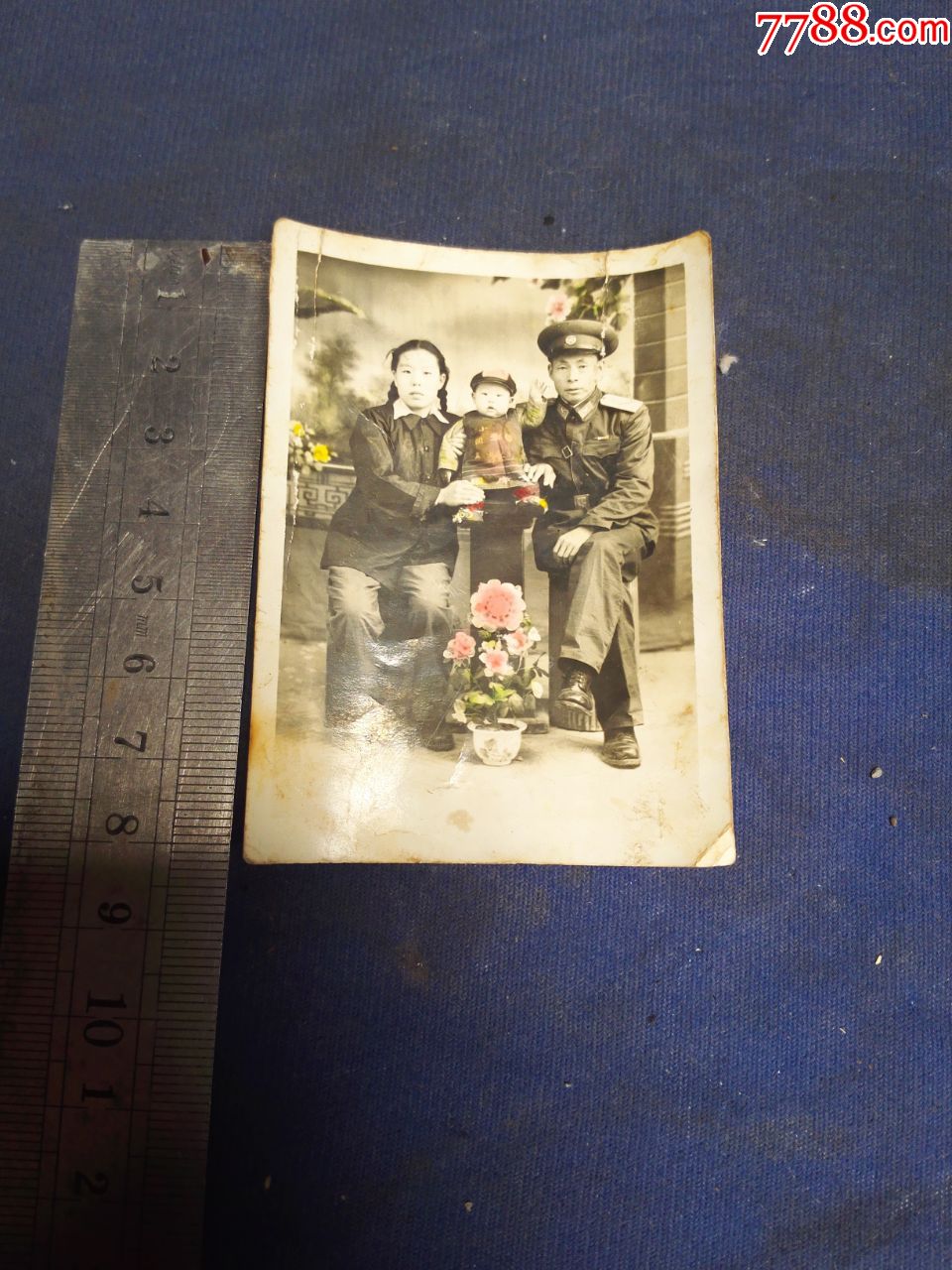 五十年代军人家庭照(手工上彩)_老照片_第1张_7788音像