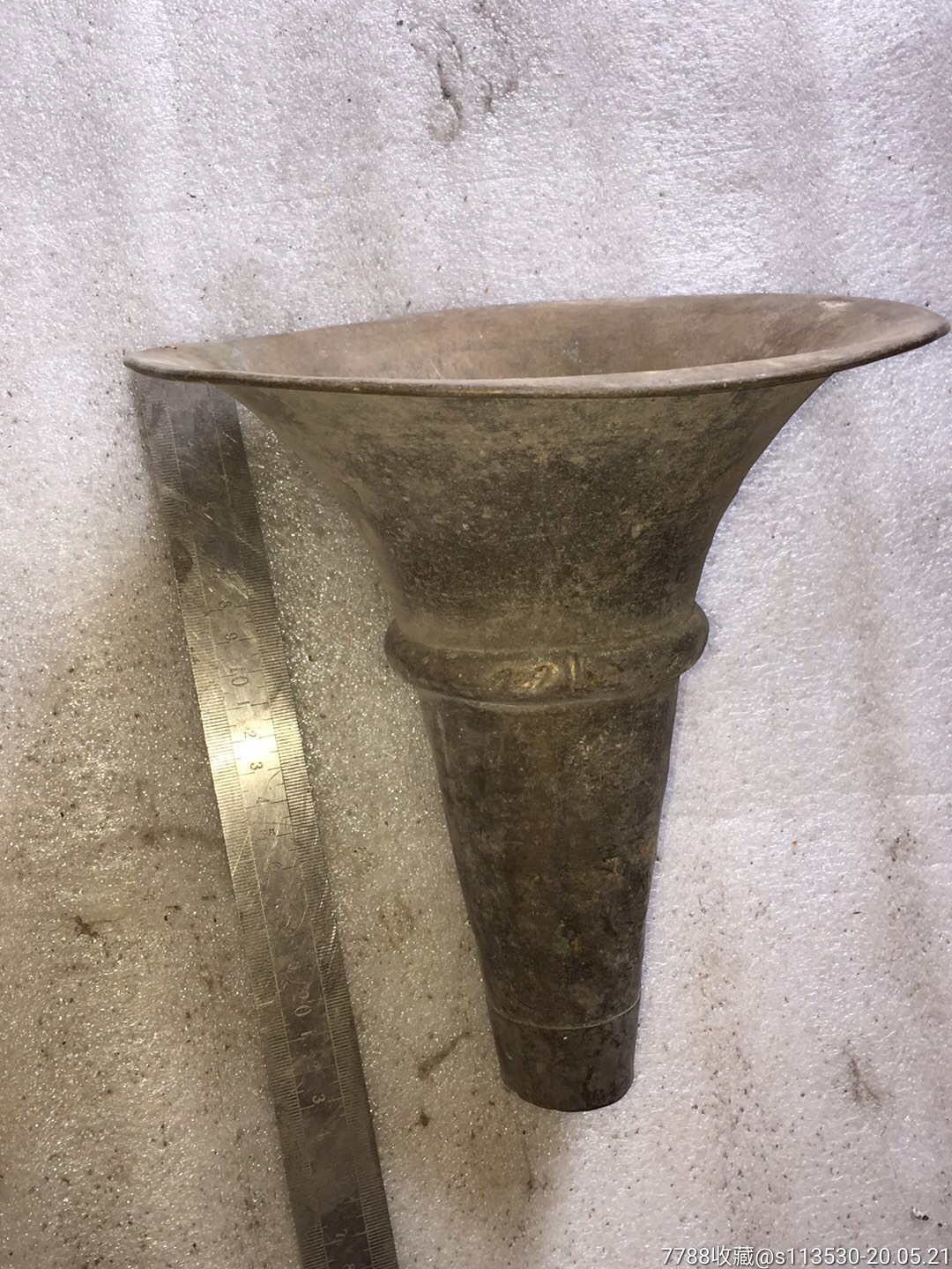 超大唢呐碗一个,有灰没清理