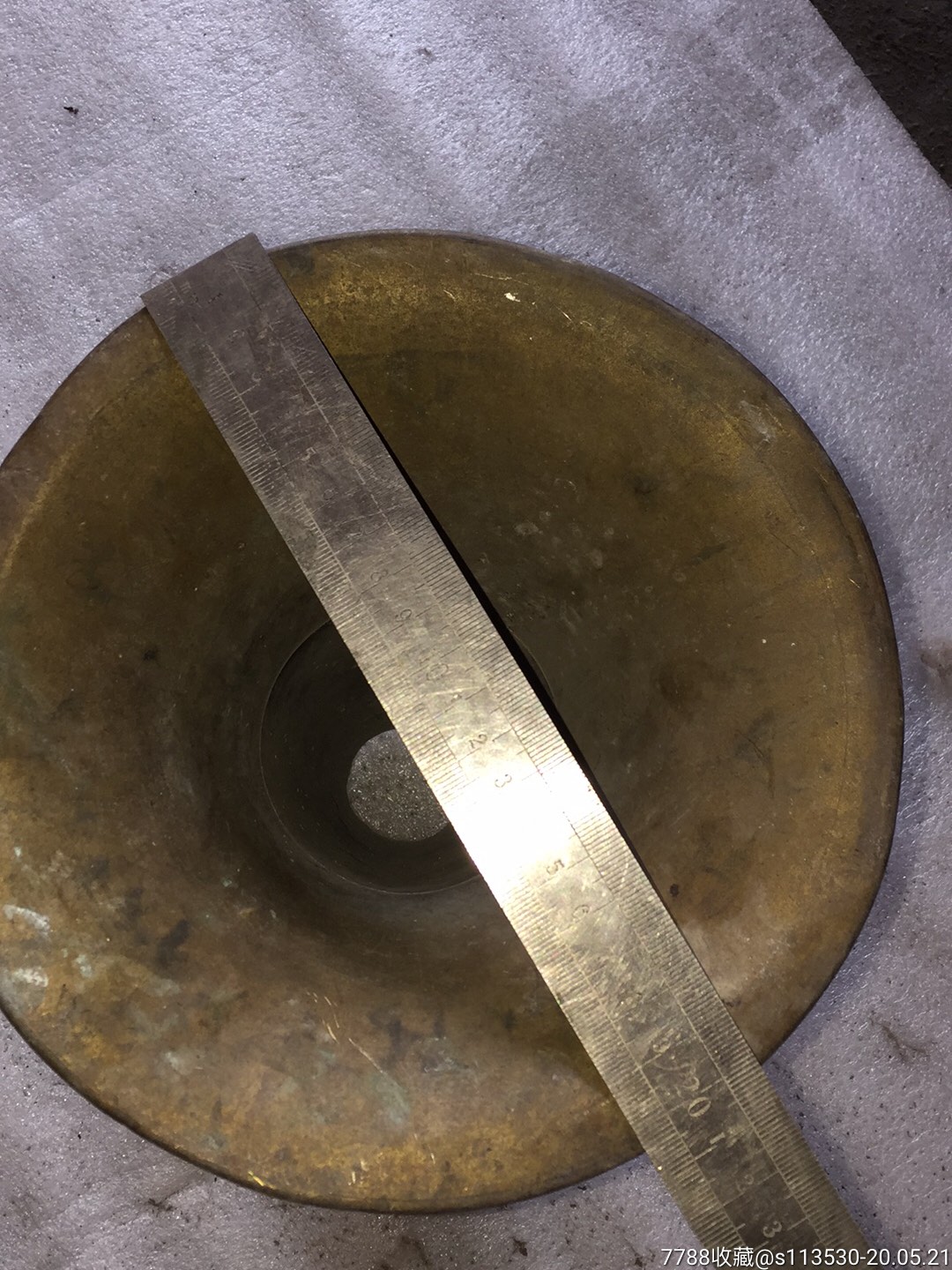 超大唢呐碗一个,有灰没清理